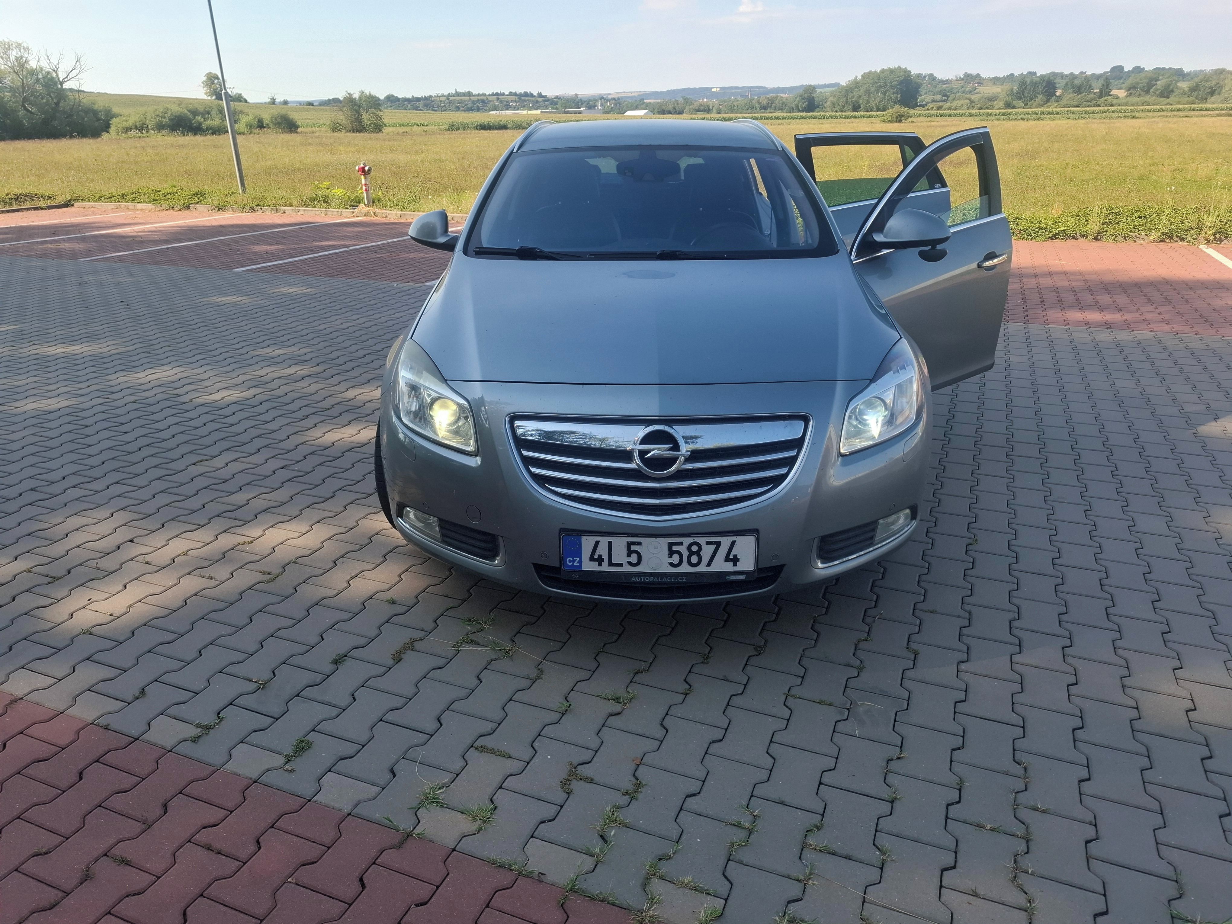 Opel Insignia, 2.0 CDTI Cosmo Sport Tourer - fotka 2