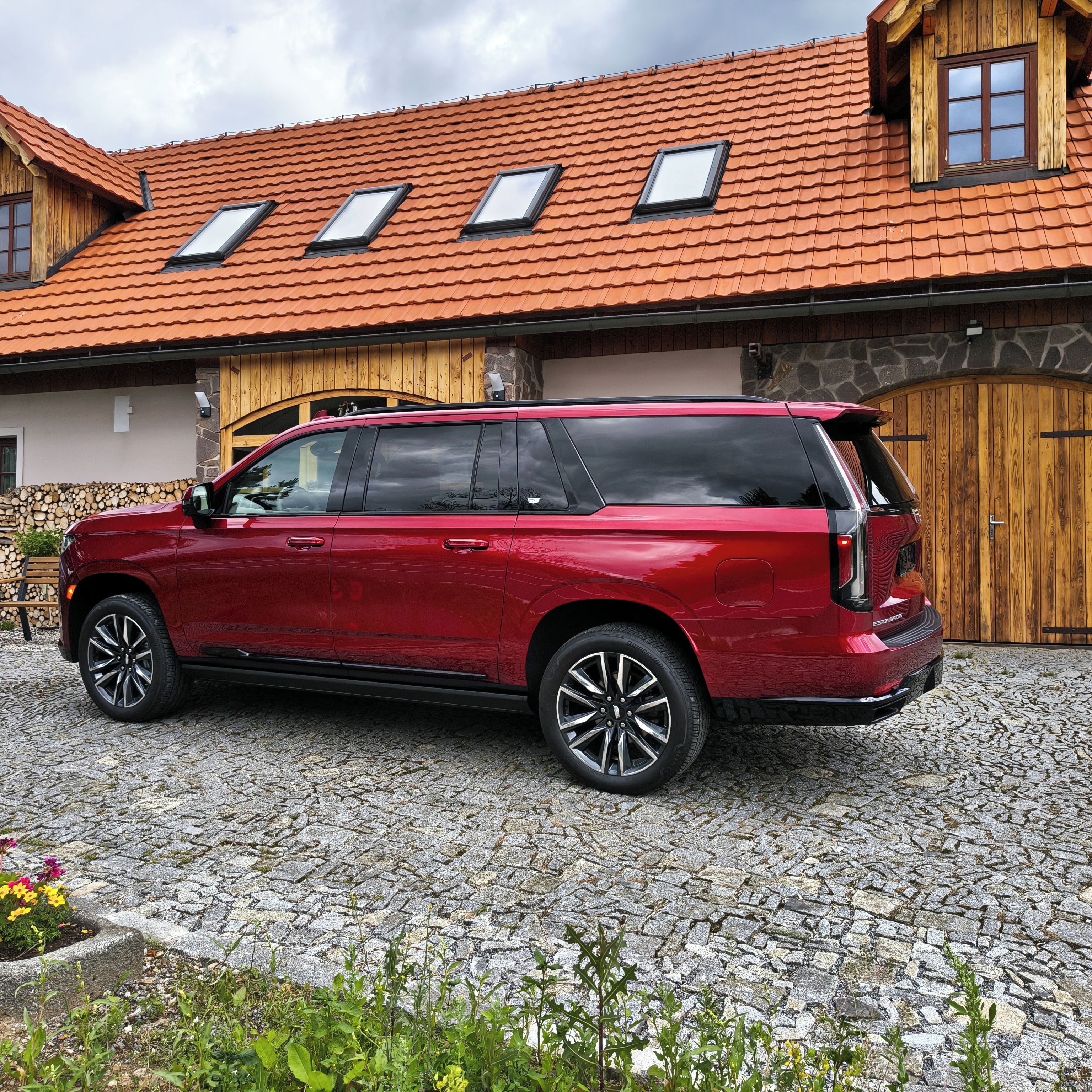Cadillac Escalade, 6.2 V8 AWD ESV SPORT PLATINUM - fotka 3