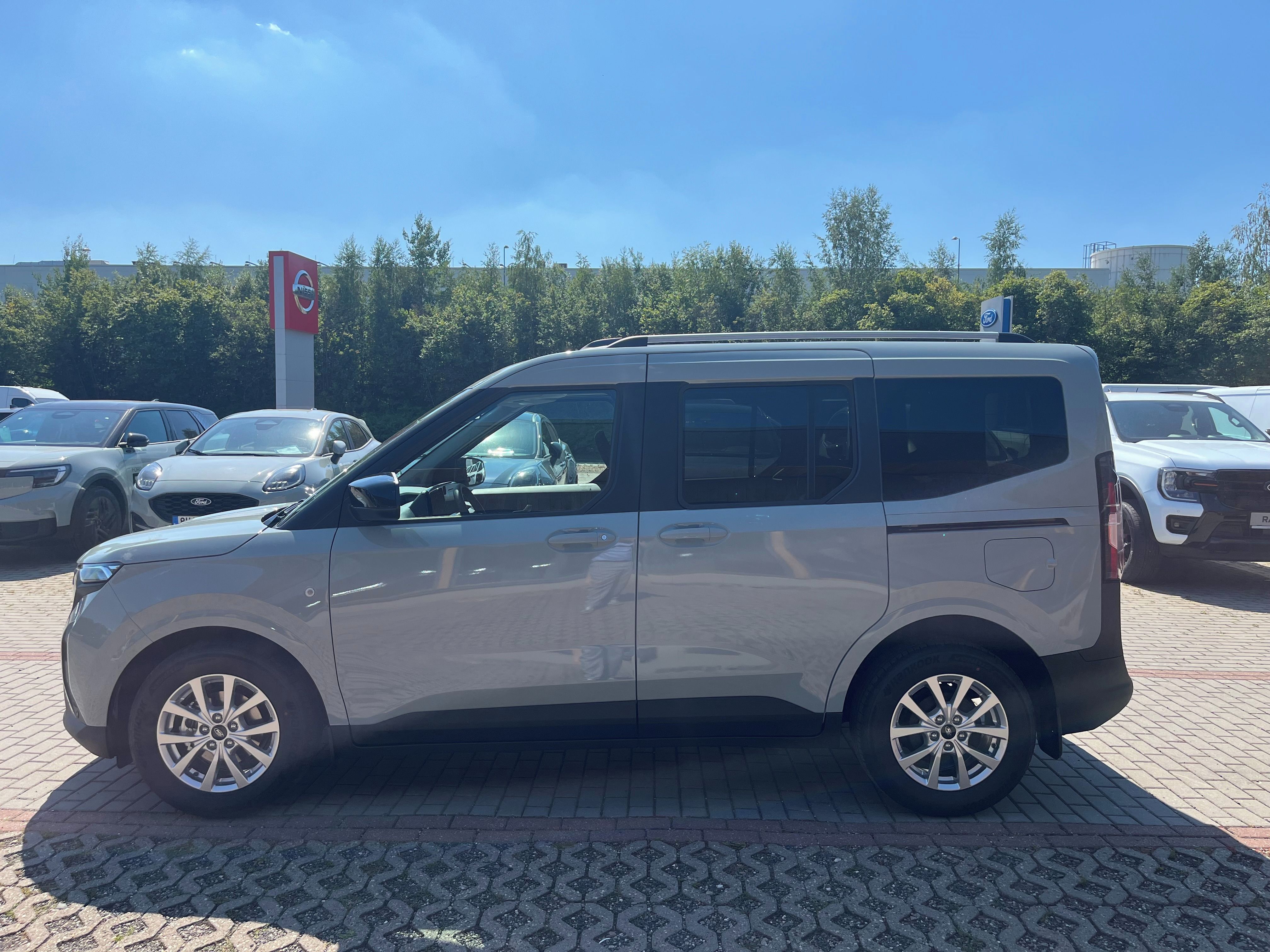 Ford Tourneo Courier, 1.0 EcoBoost 92 kW Titanium - fotka 2