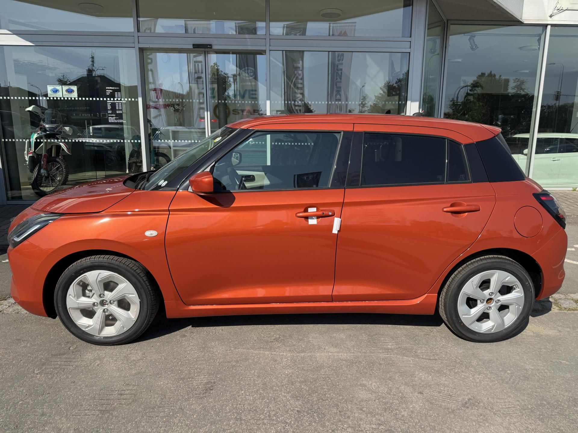 Suzuki Swift, 1,2 Premium CVT Hybrid - fotka 2