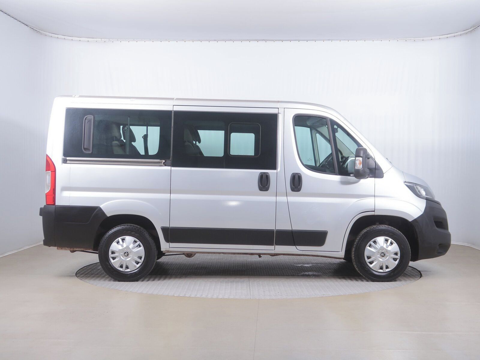 Peugeot Boxer, 2.2 BlueHDi, L1H1, Kombi - fotka 6