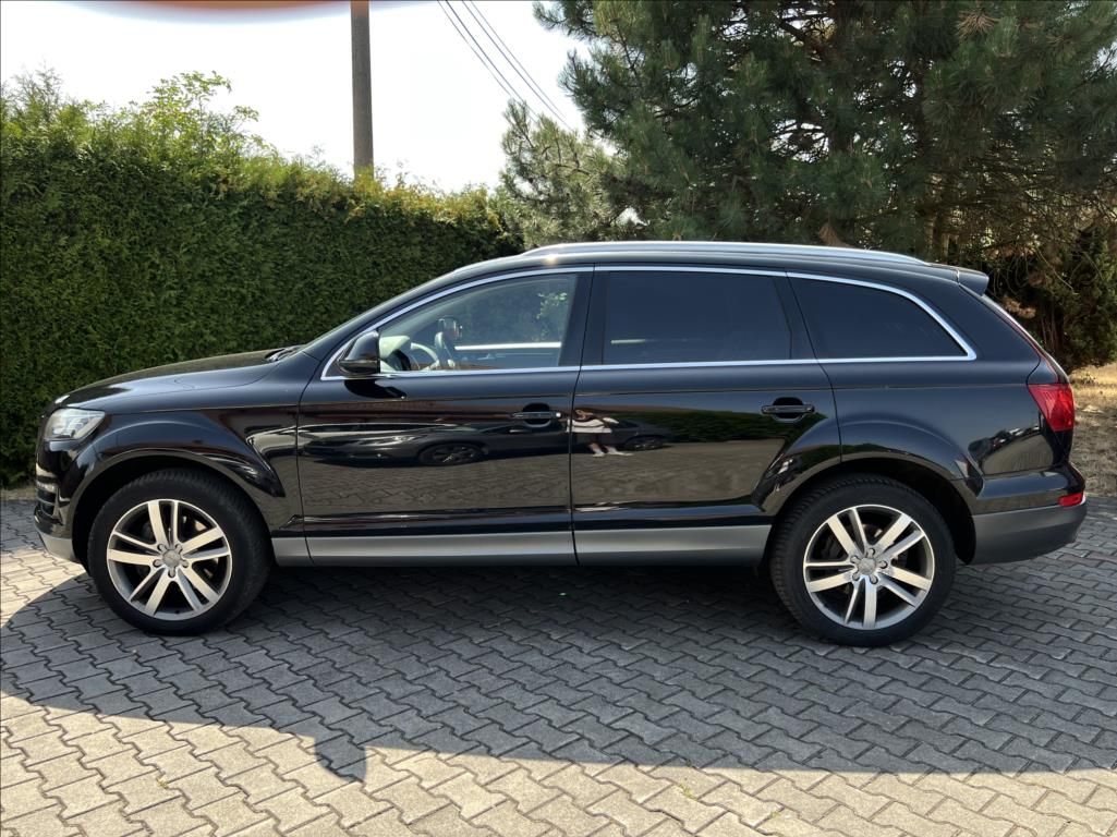 Audi Q7, 3,0 TDi QUATTRO 7-MÍST - fotka 2