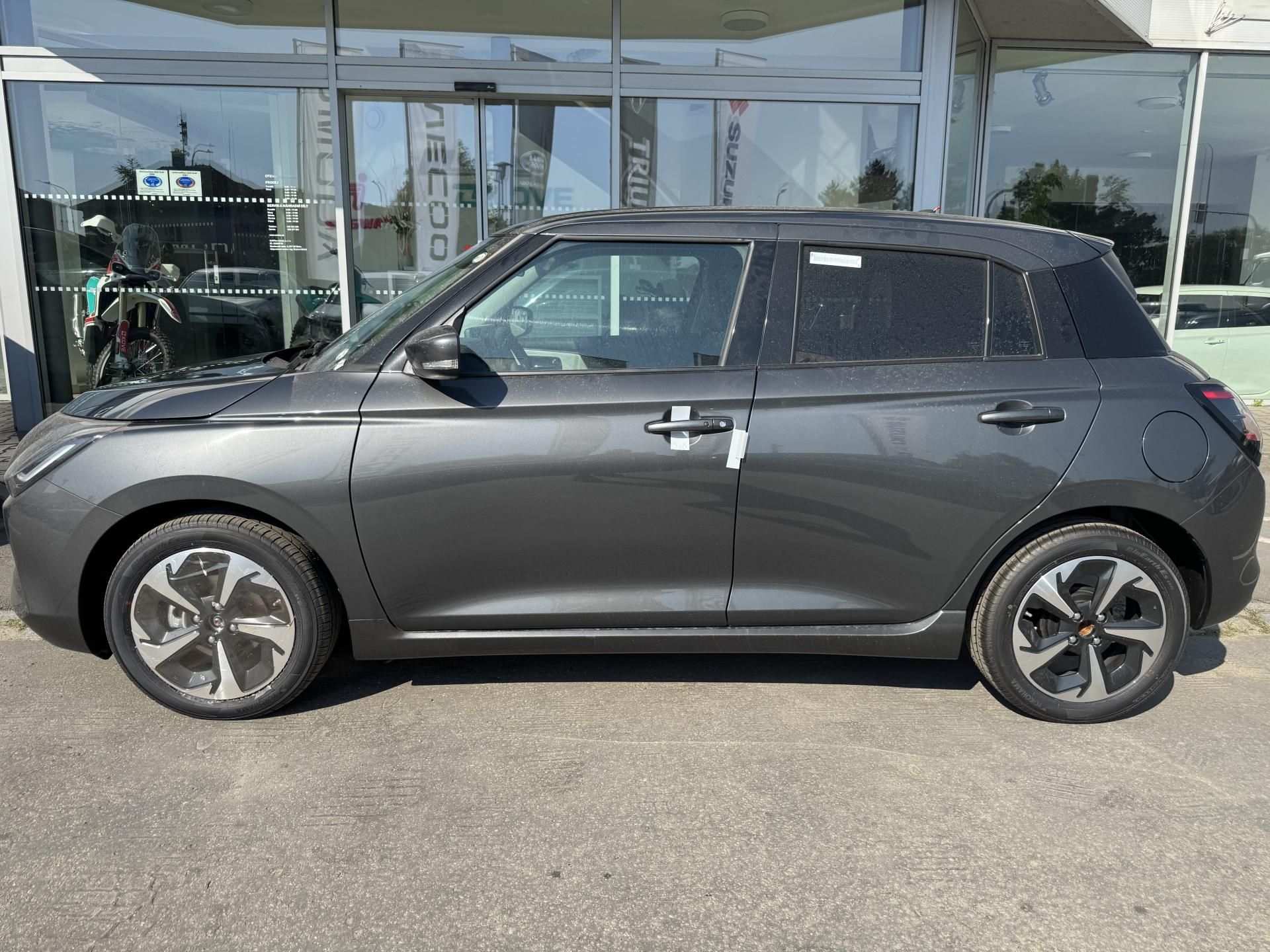 Suzuki Swift, 1,2 Elegance CVT hybrid - fotka 2