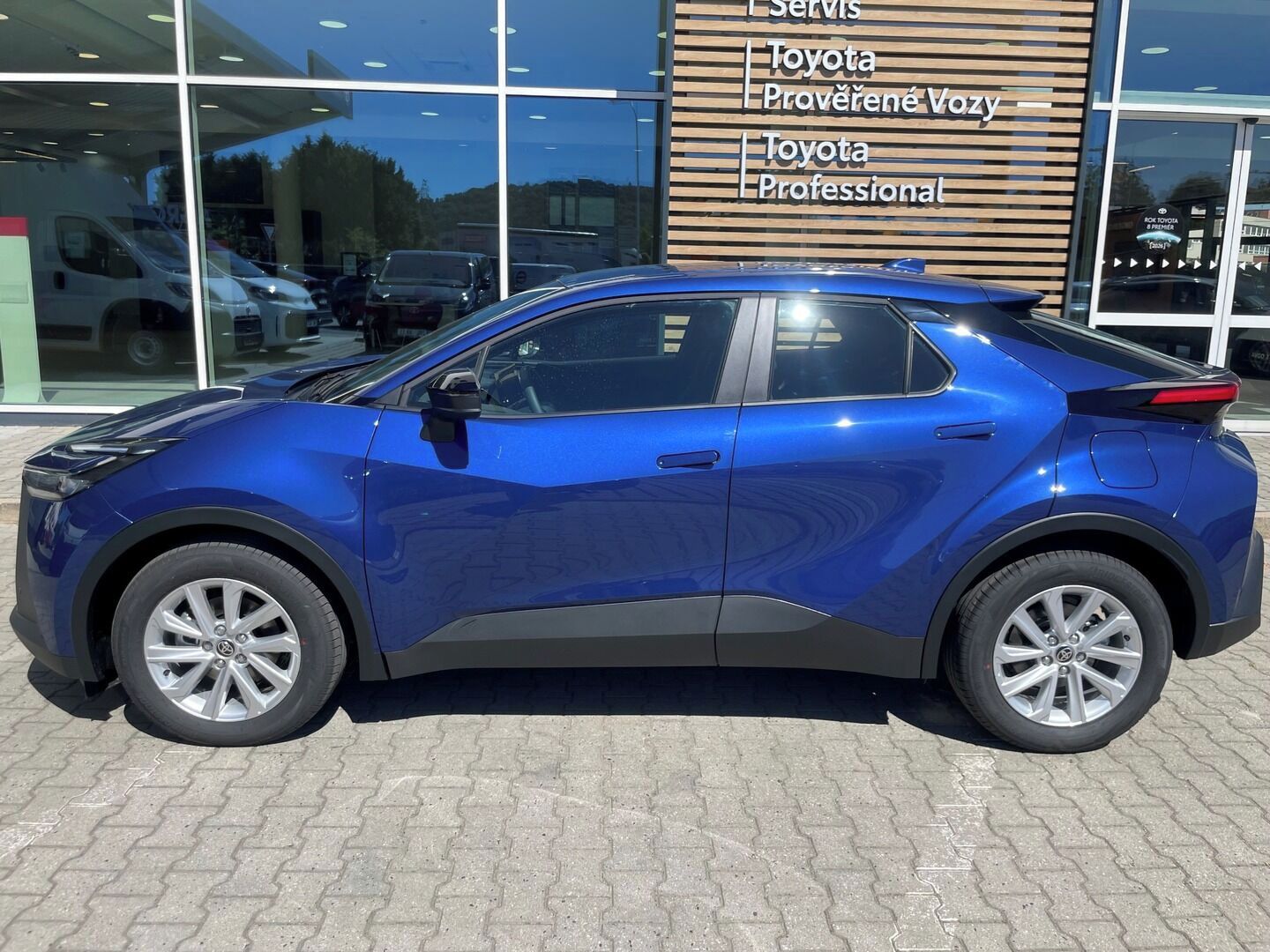 Toyota C-HR, 1,8 Comfort Business - fotka 3