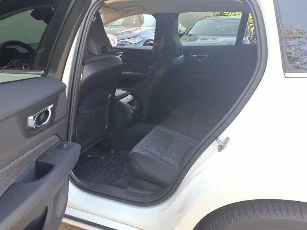 Volvo V60, B3 2.0 MHEV Core*Kamera*Navi* - fotka 5