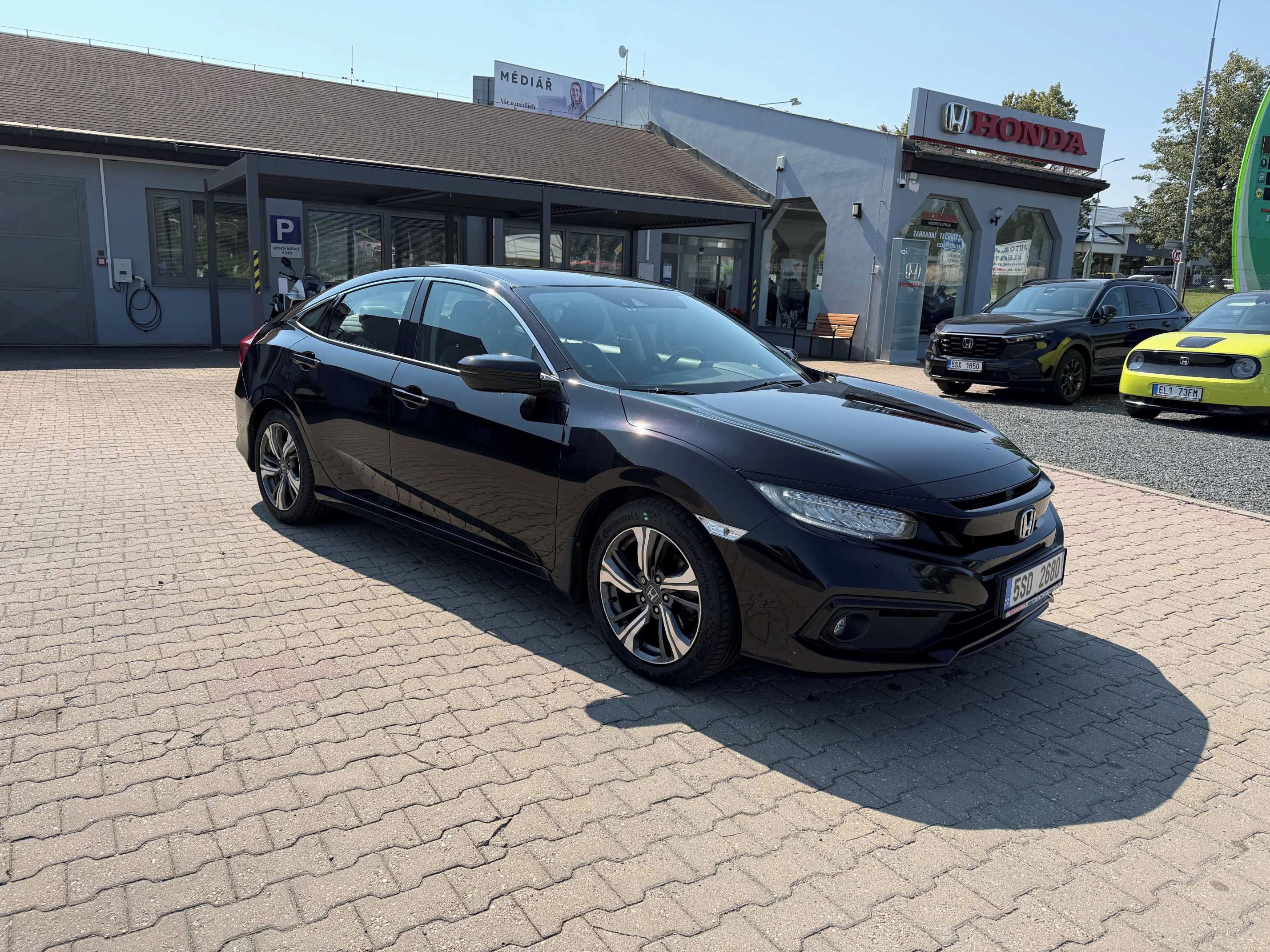 Honda Civic, 1,5 Elegance 6MT - fotka 3