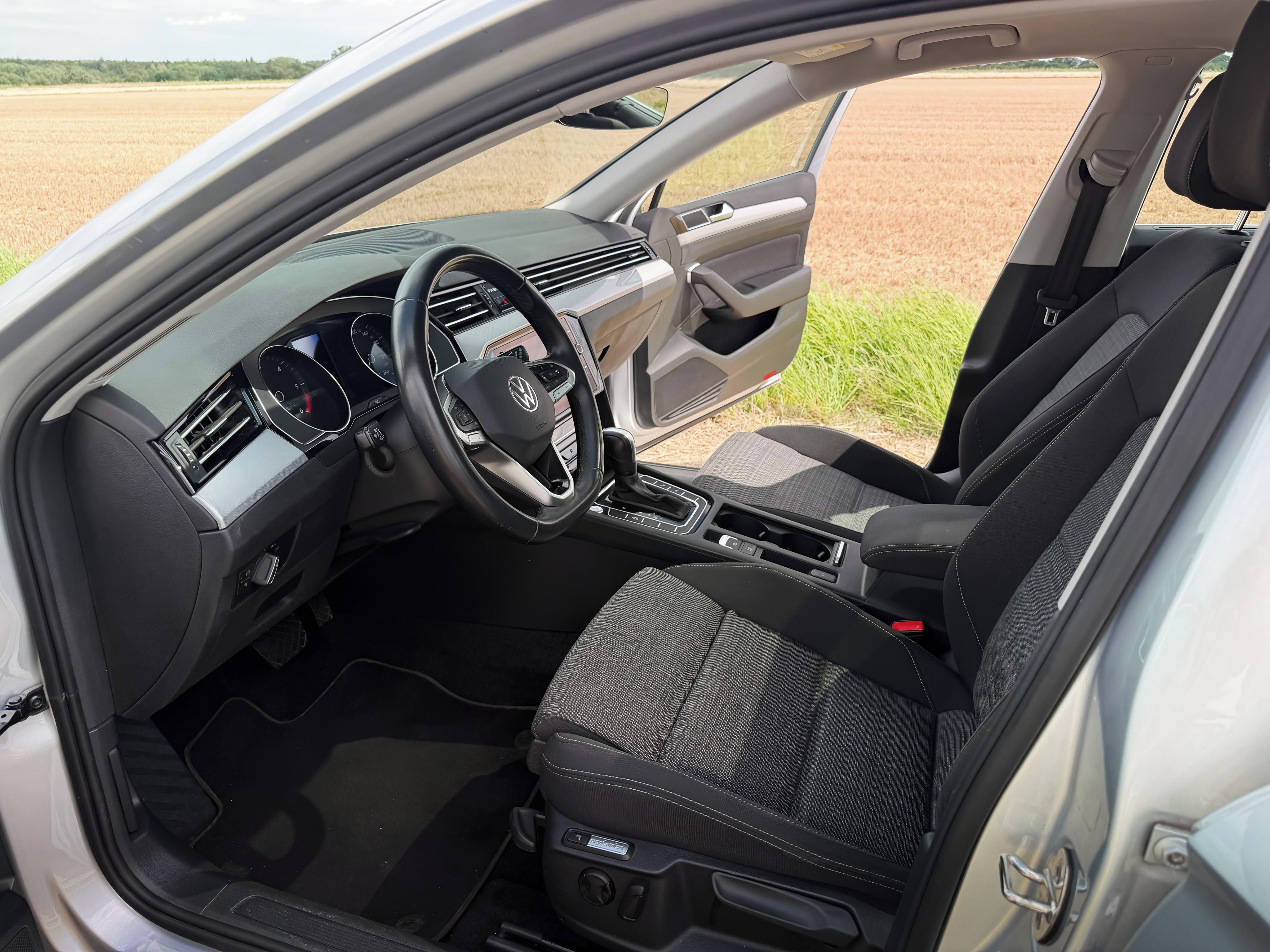Volkswagen Passat Variant, 2.0 TDI Matrix LED, pano tažné - fotka 6