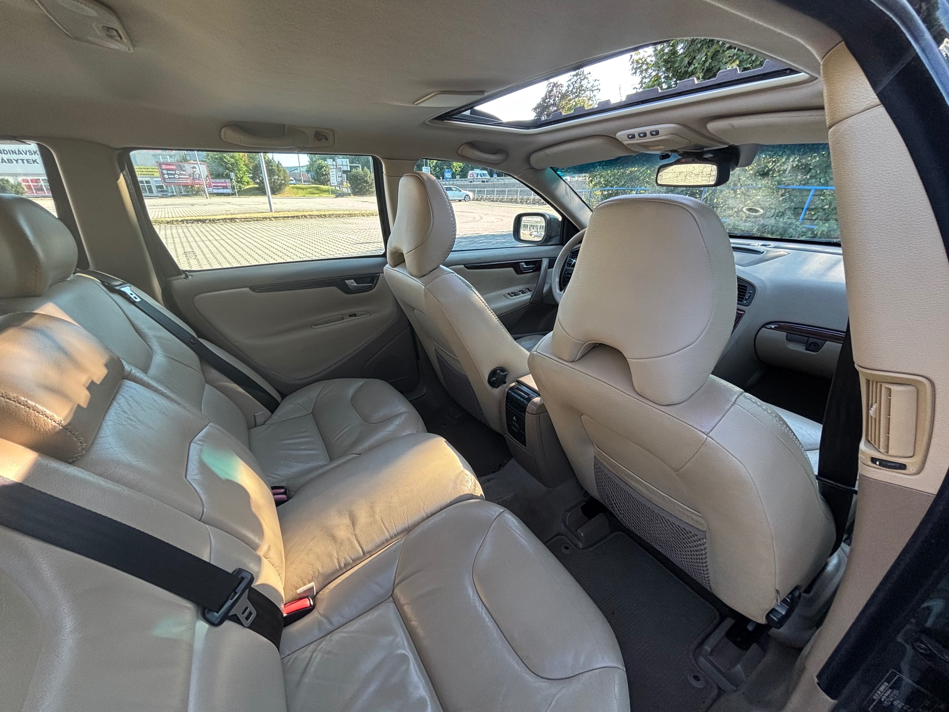 Volvo XC70, 2.4l diesel,136kW, manuál - fotka 5