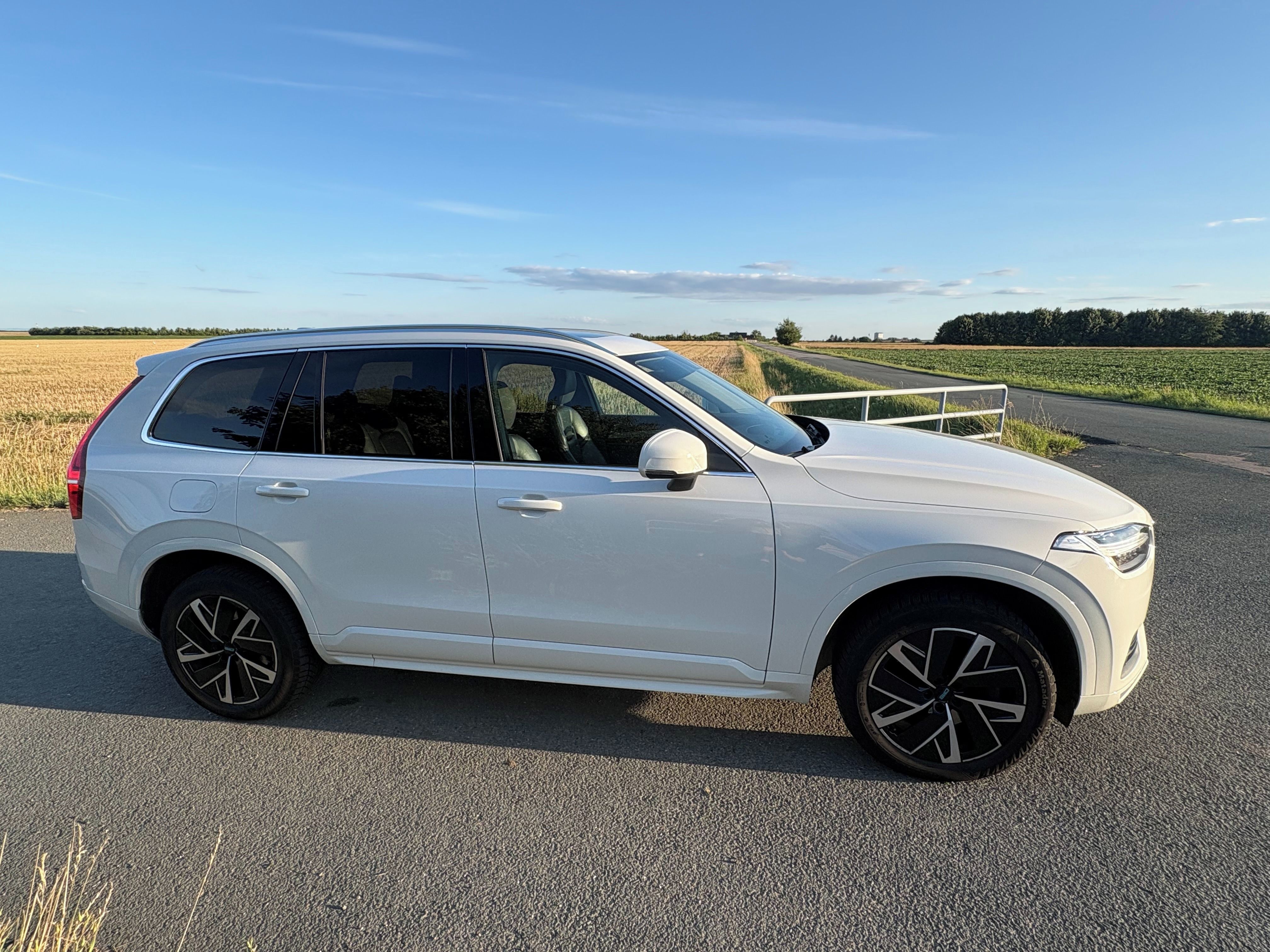 Volvo XC90, Volvo XC90, MOMENTUM, B5 AWD - fotka 3