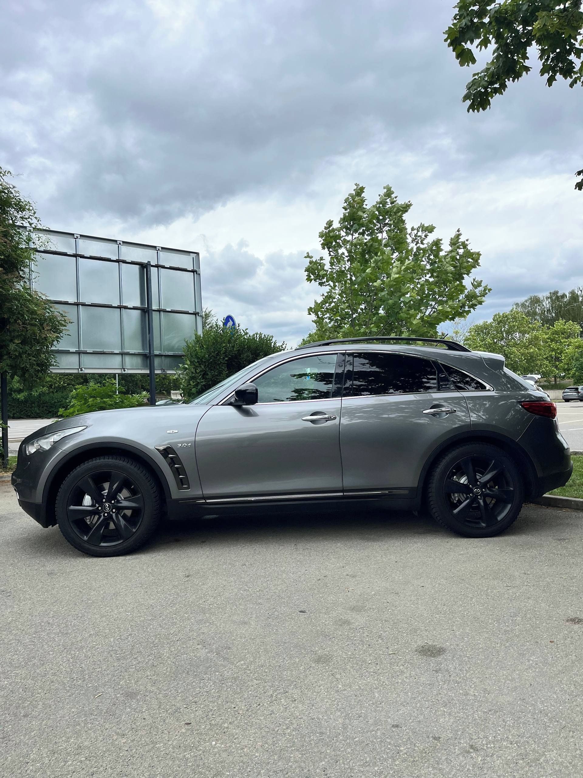 Infiniti QX70, Infiniti QX70 3.0d AWD Premium - fotka 5