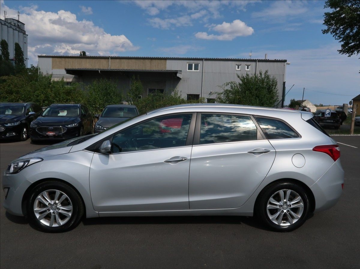 Hyundai i30, 1,6 GDi,99kW,NovéČR,Aut.klima - fotka 6