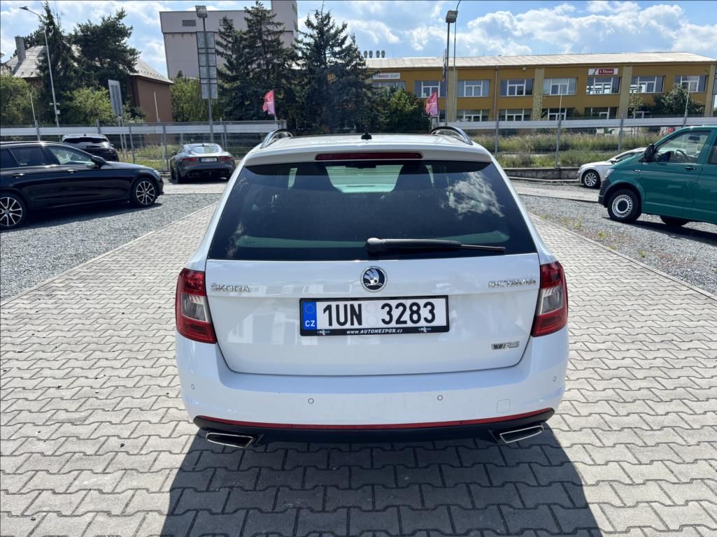 Škoda Octavia, 2,0 TDi RS,servis - fotka 5