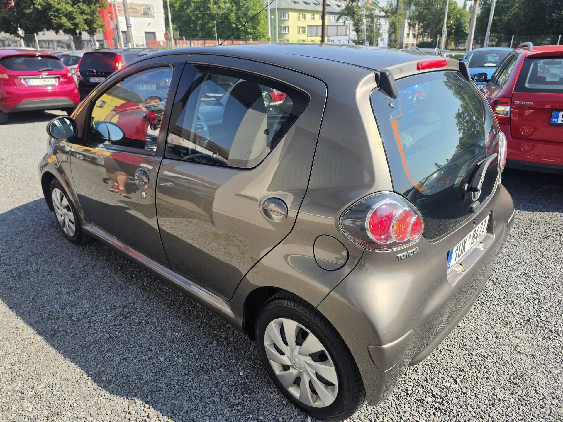 Toyota Aygo, 1.0 i Navigace  Vyhřev sedadel - fotka 3
