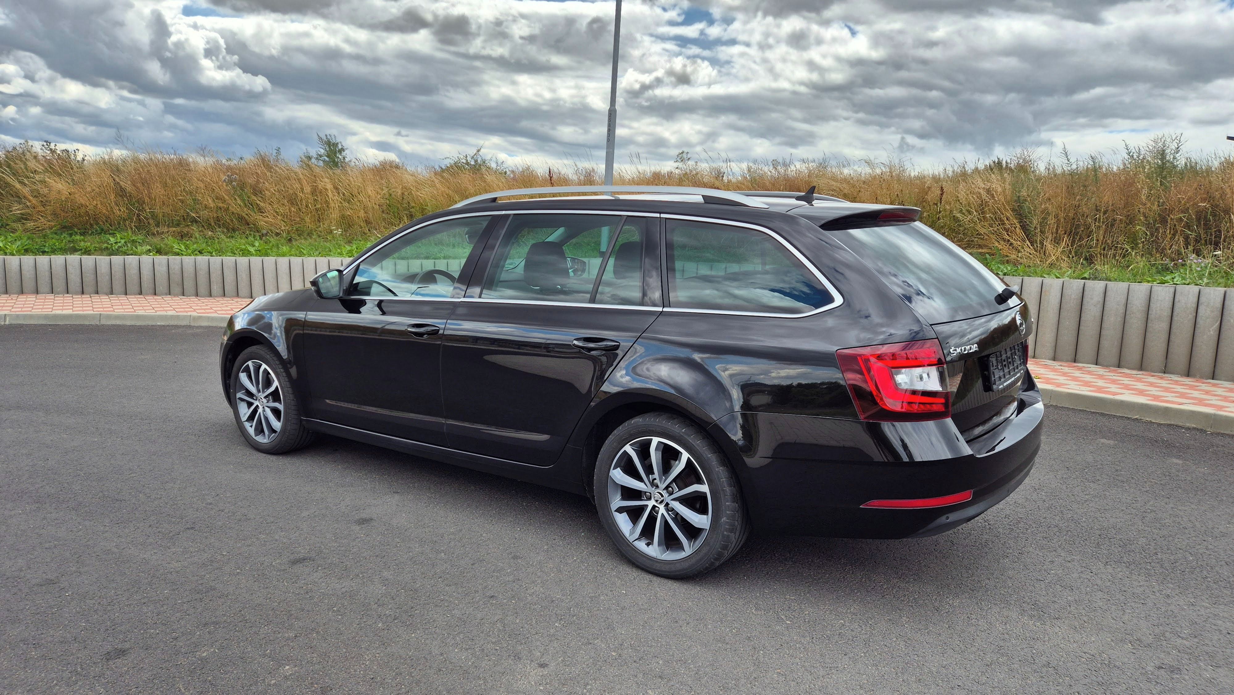 Škoda Octavia, 2,0tdi DSG, Led, Kessy, Navi - fotka 4