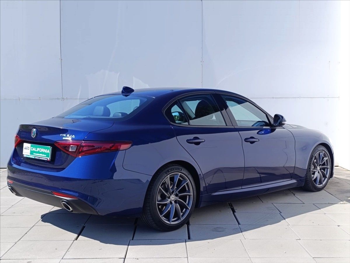Alfa Romeo Giulia, 2,2 JTD Automat Navi ,Tempomat - fotka 6