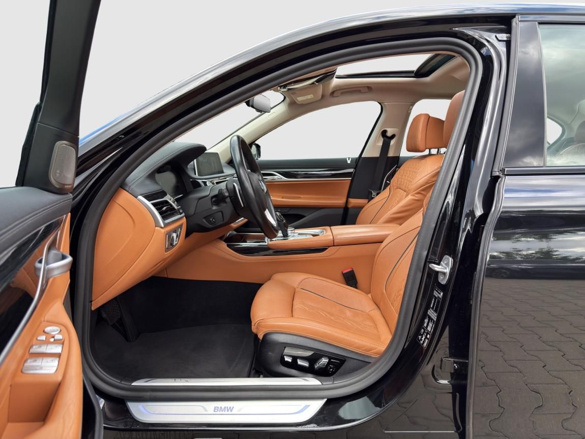 BMW Řada 7, 730d xDrive Limousine - fotka 2