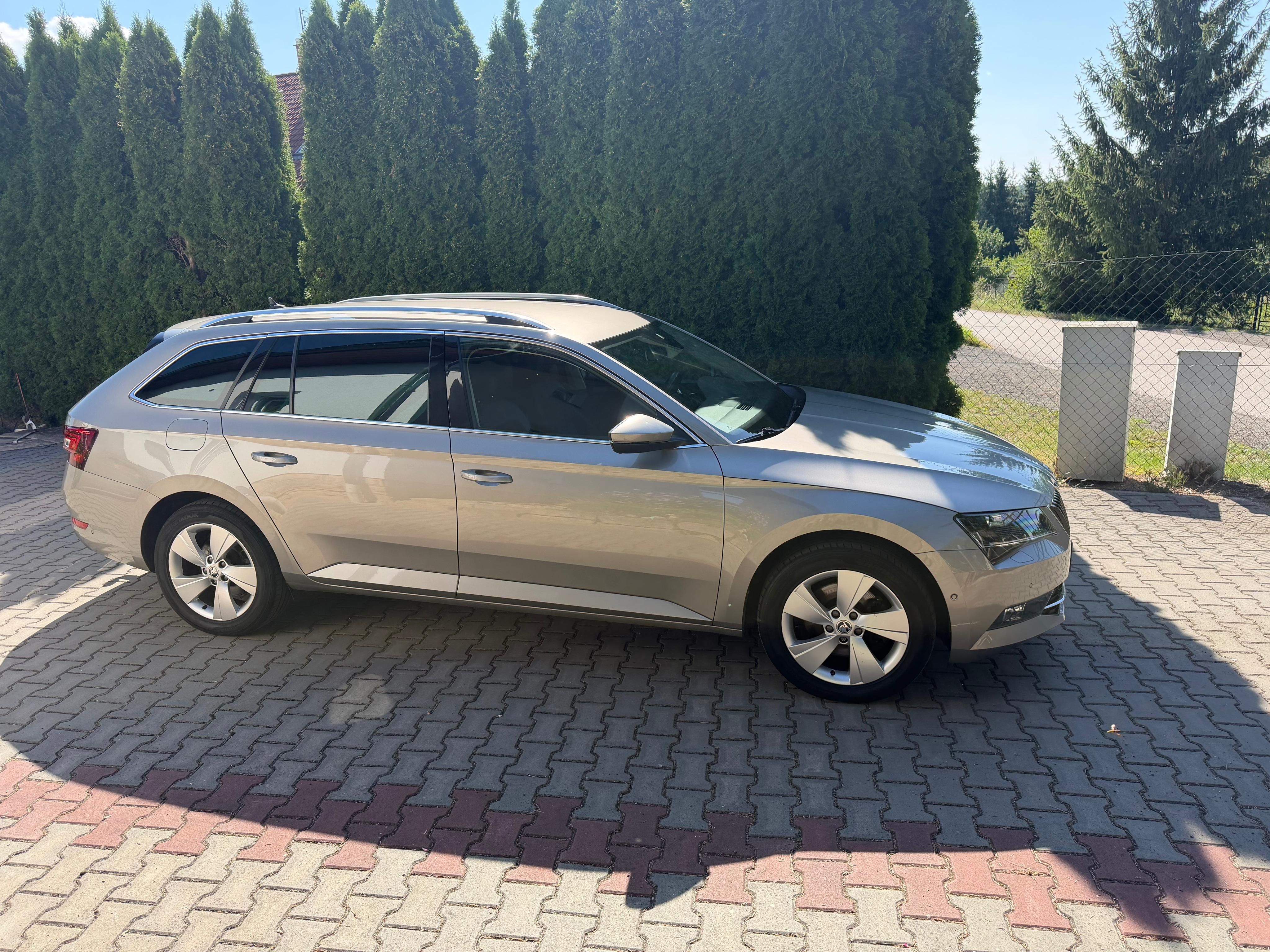Škoda Superb, 2,0 TDi /140 KW , DSG , 4x4 - fotka 2