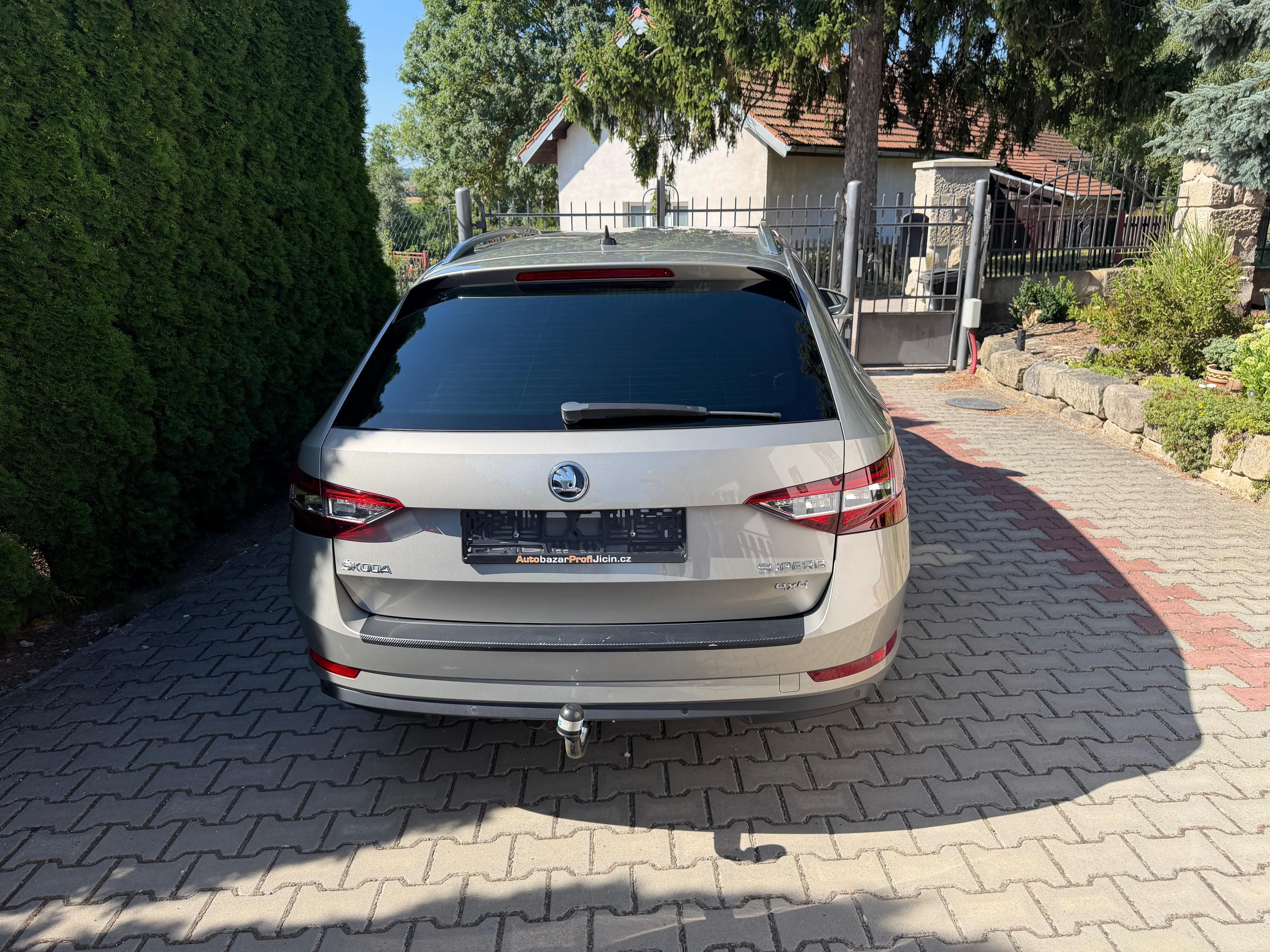 Škoda Superb, 2,0 TDi /140 KW , DSG , 4x4 - fotka 5