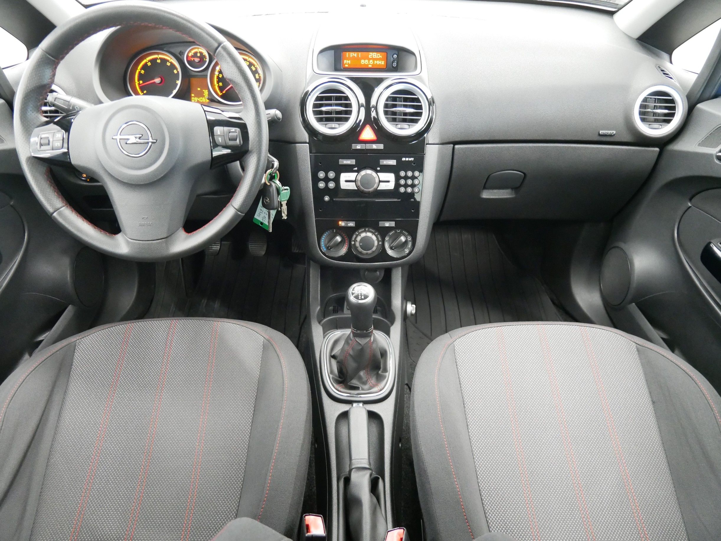 Opel Corsa, 1.2 16V 63 kW - fotka 5