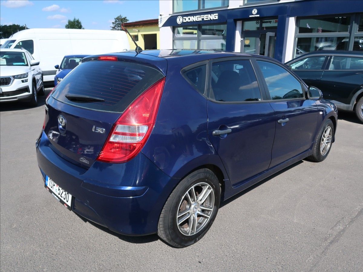 Hyundai i30, 1,4 CVVT,80kW,1majČR,Klima - fotka 3