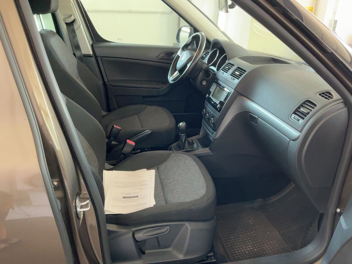 Škoda Yeti, 1.2Tsi 81KW VYHŘ. SED MF VOLAN - fotka 4