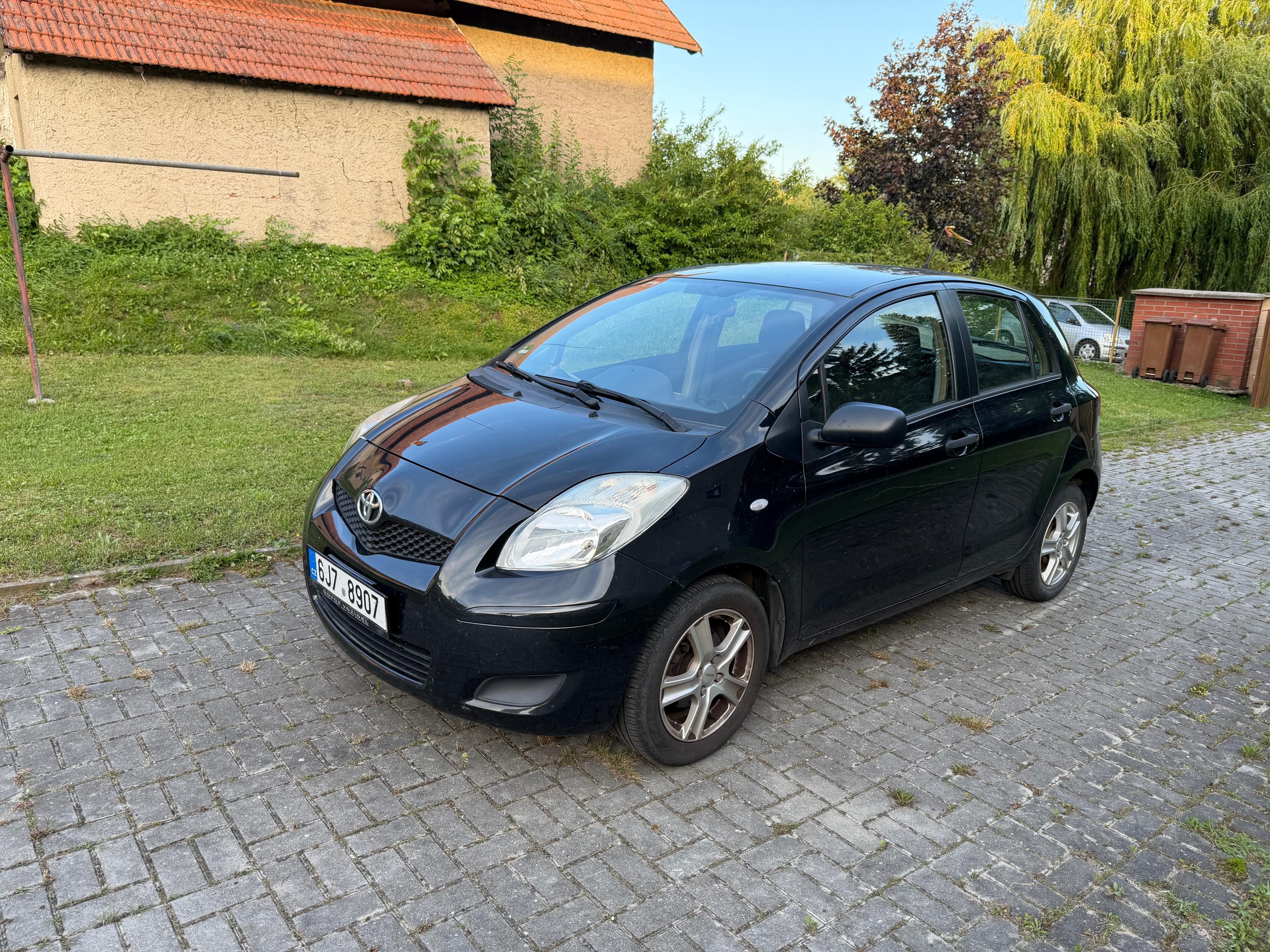 Toyota Yaris, 1,3i 74kw r.v 2010