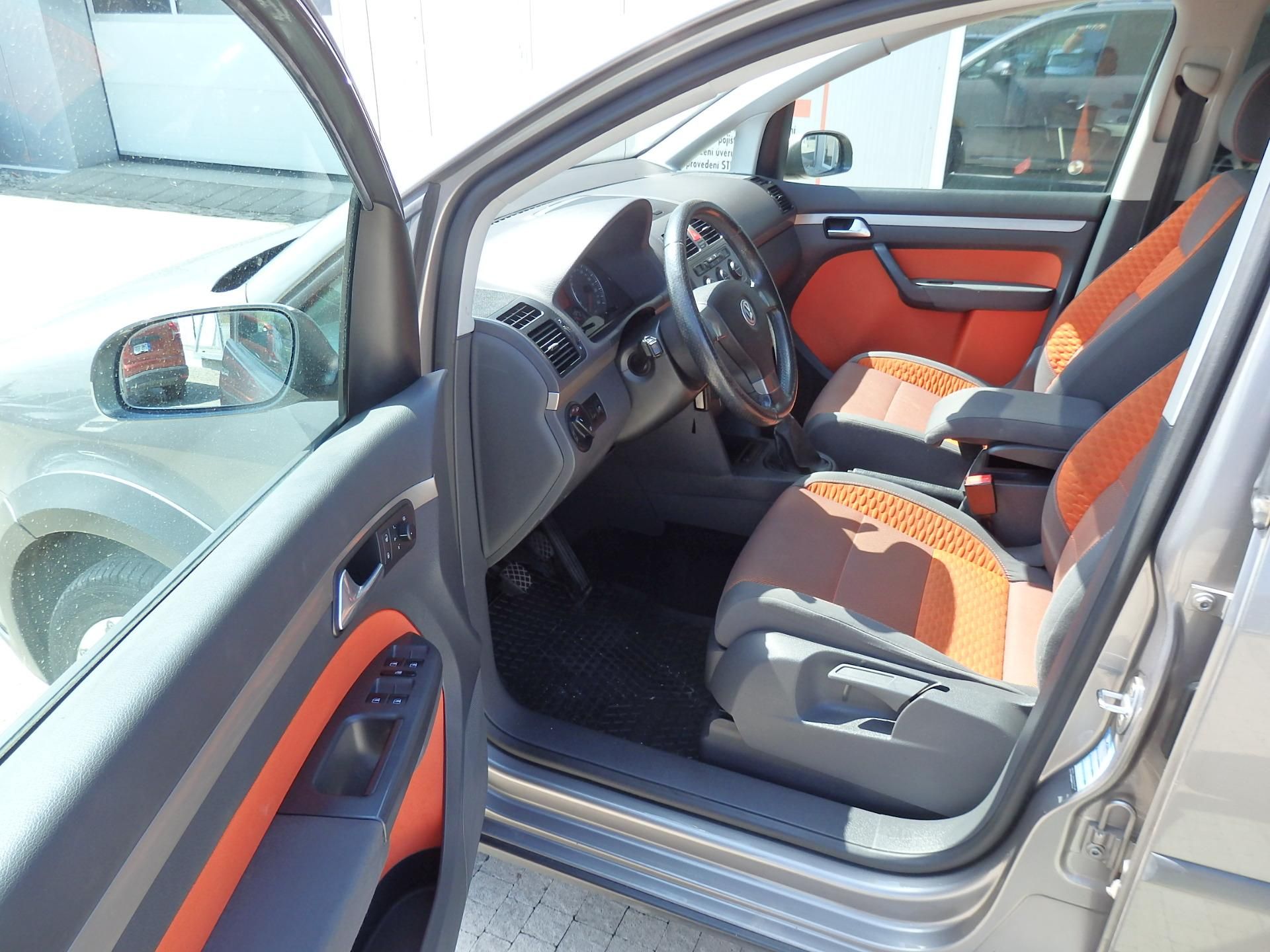 Volkswagen Touran, 1,4TSi CROSS DIGI KLIMA - fotka 6