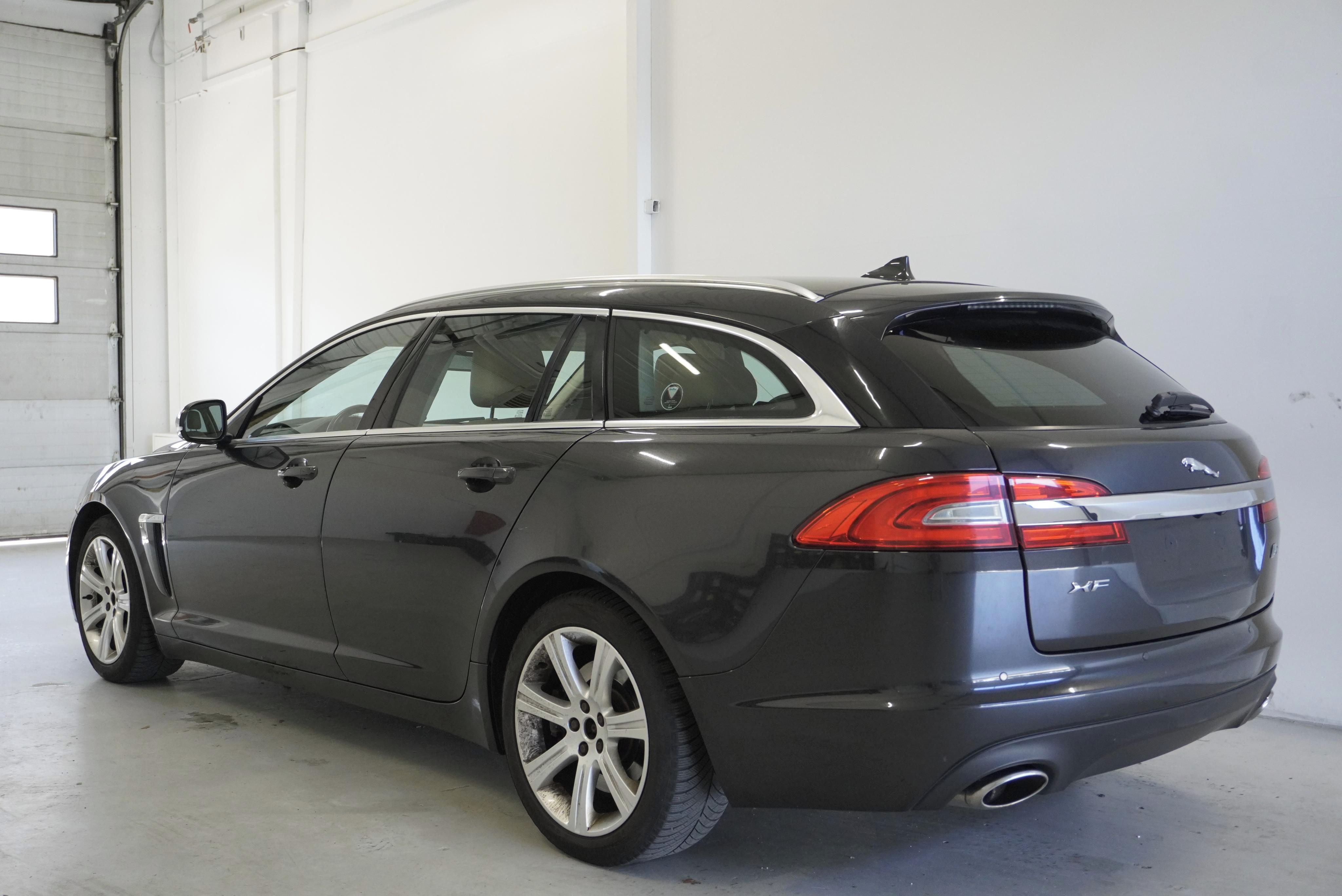 Jaguar XF, 3.0 D 177kW Rdesign SPORTBRAKE - fotka 3