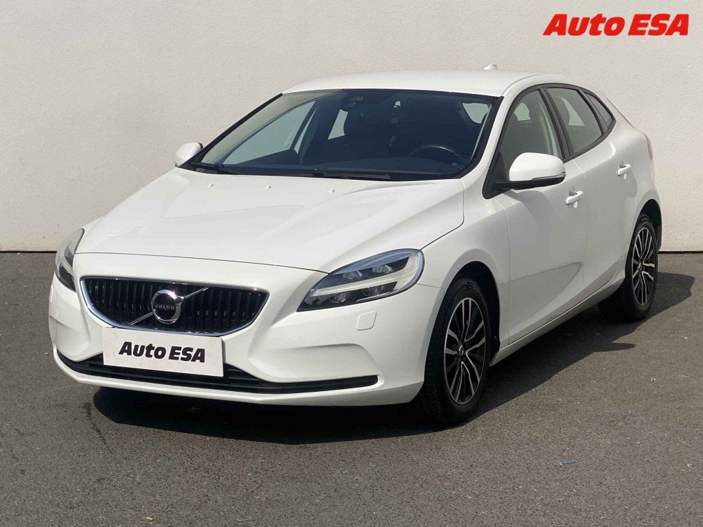Volvo V40, 2.0i Momentum - fotka 3