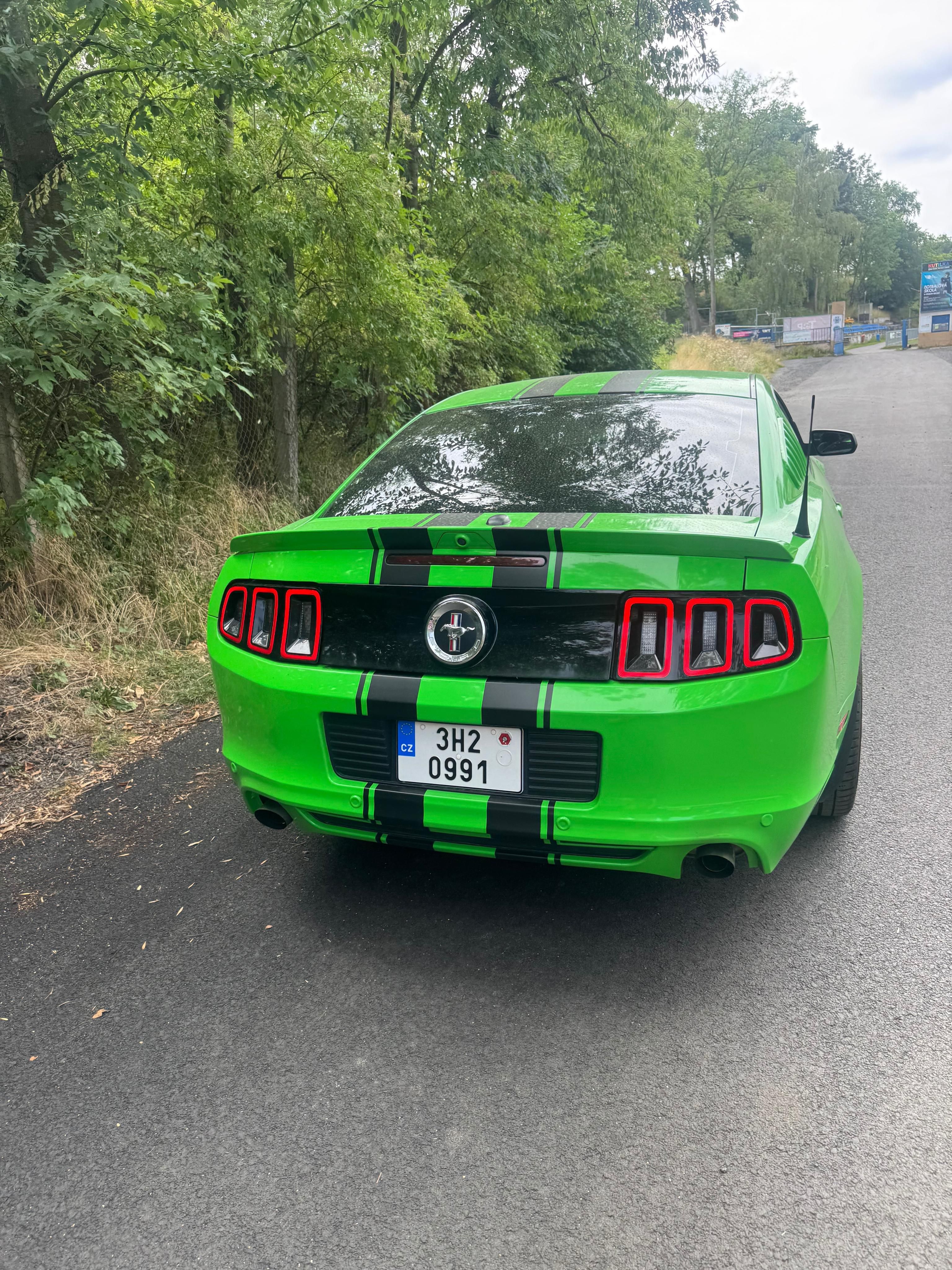 Ford Mustang, Ford Mustang Je to 2014 3.7 - fotka 4