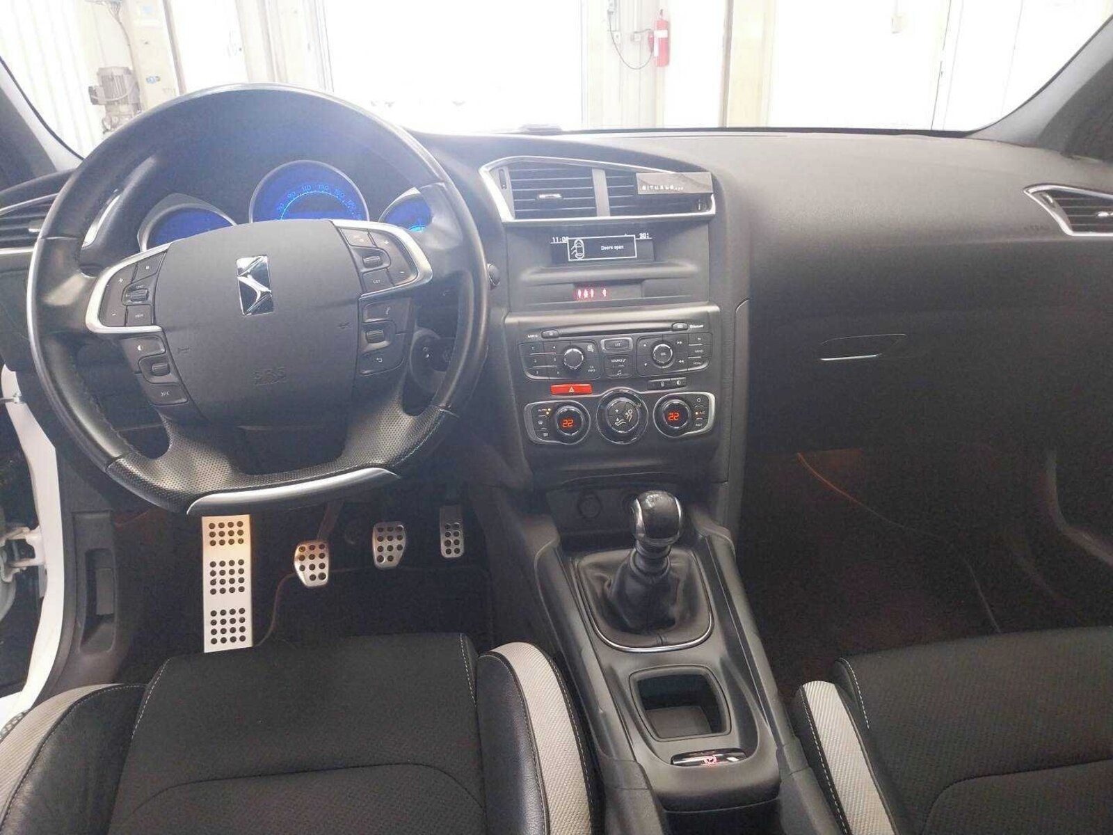 DS 4, 1.6 e-HDi, ČR,1.maj - fotka 3