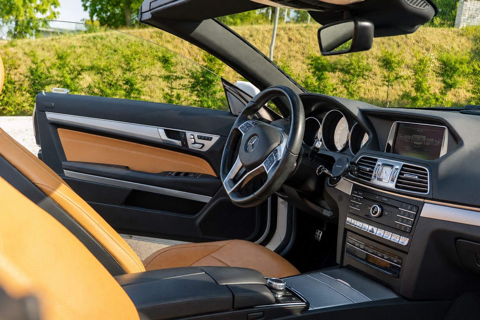 Mercedes-Benz Třídy E, 320 3.0 V6 benzín automat - fotka 6