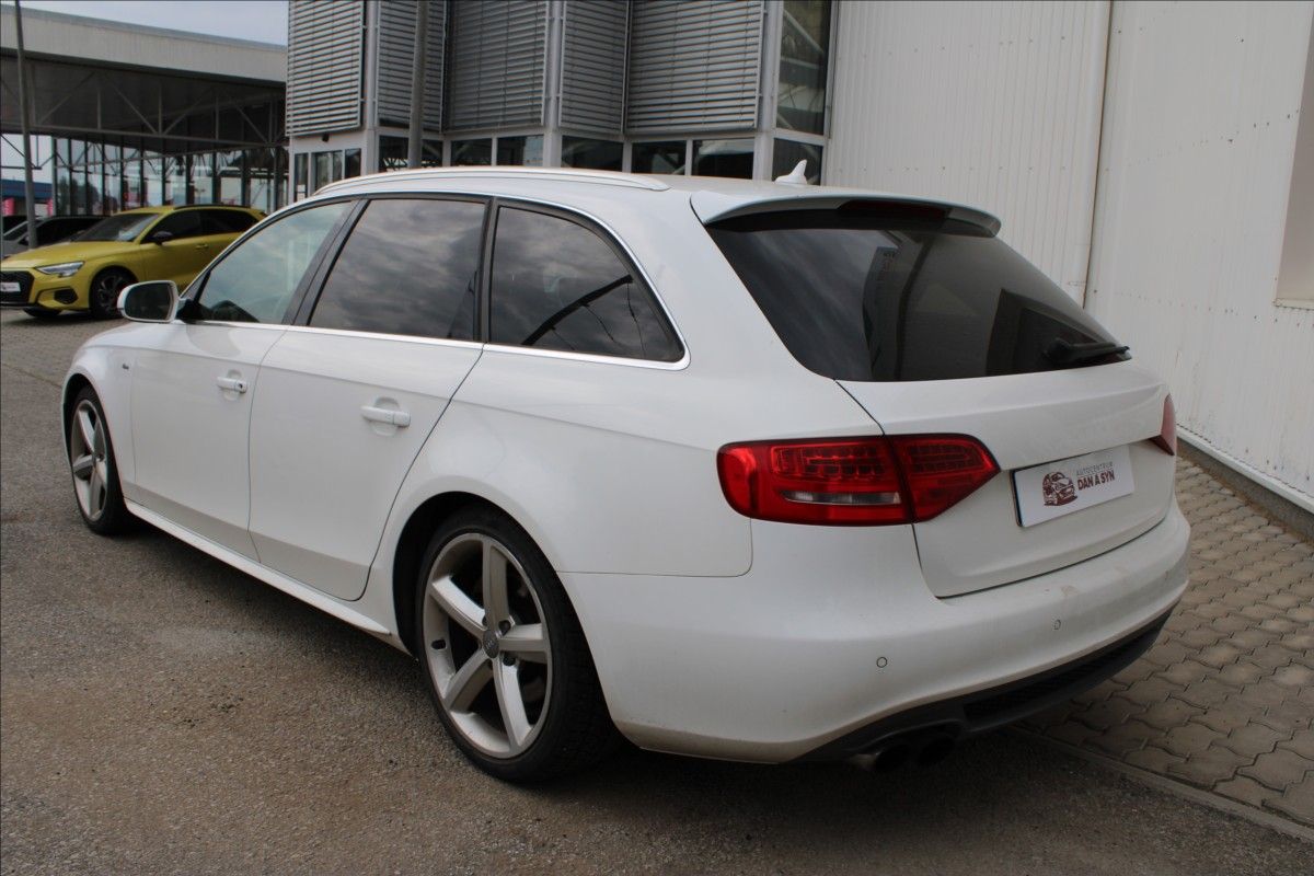 Audi A4, 2,0 TDI quattro Avant S-line - fotka 4