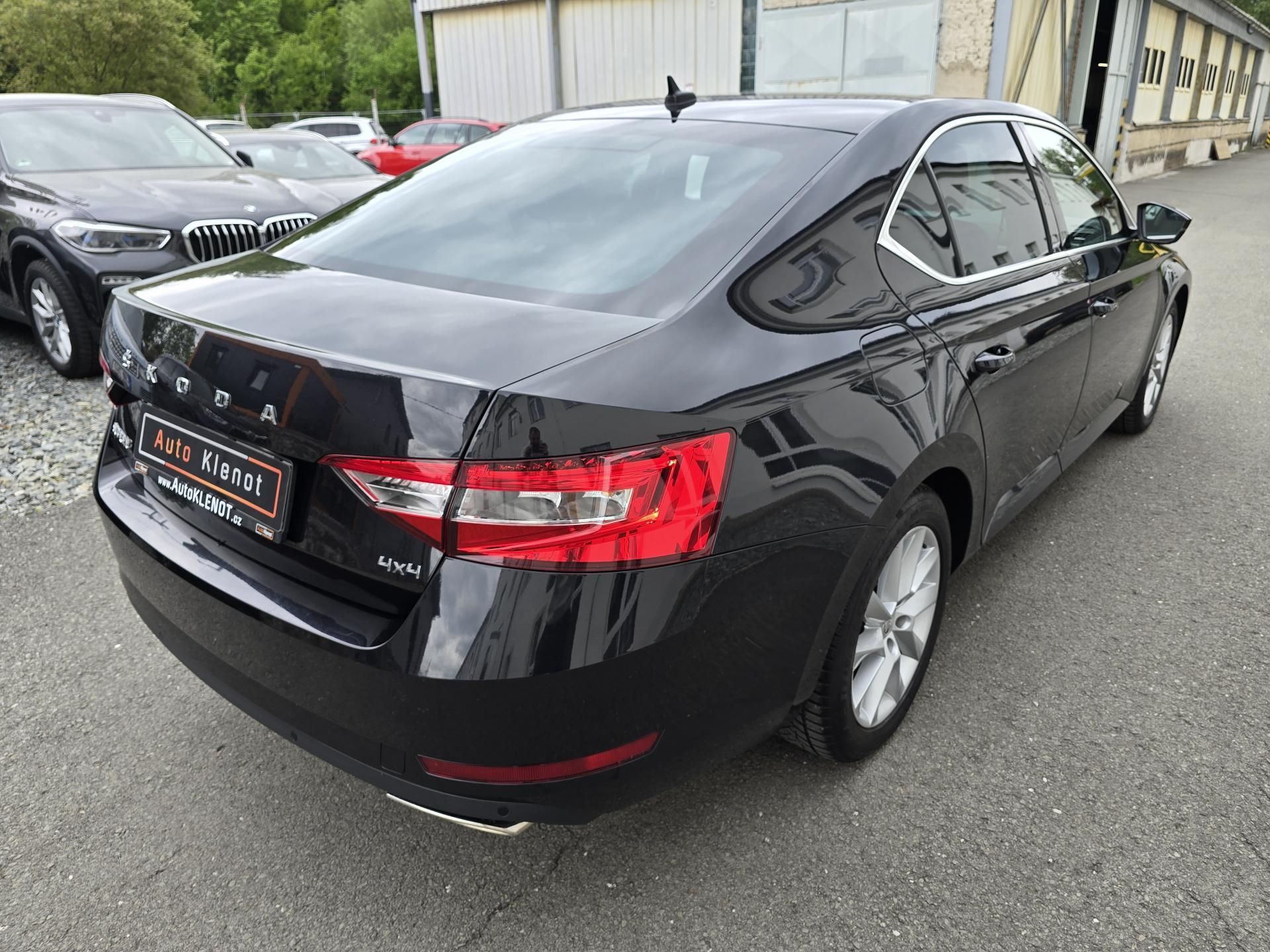 Škoda Superb, 2,0TSI 200kW 4x4 DSG WEBASTO - fotka 4
