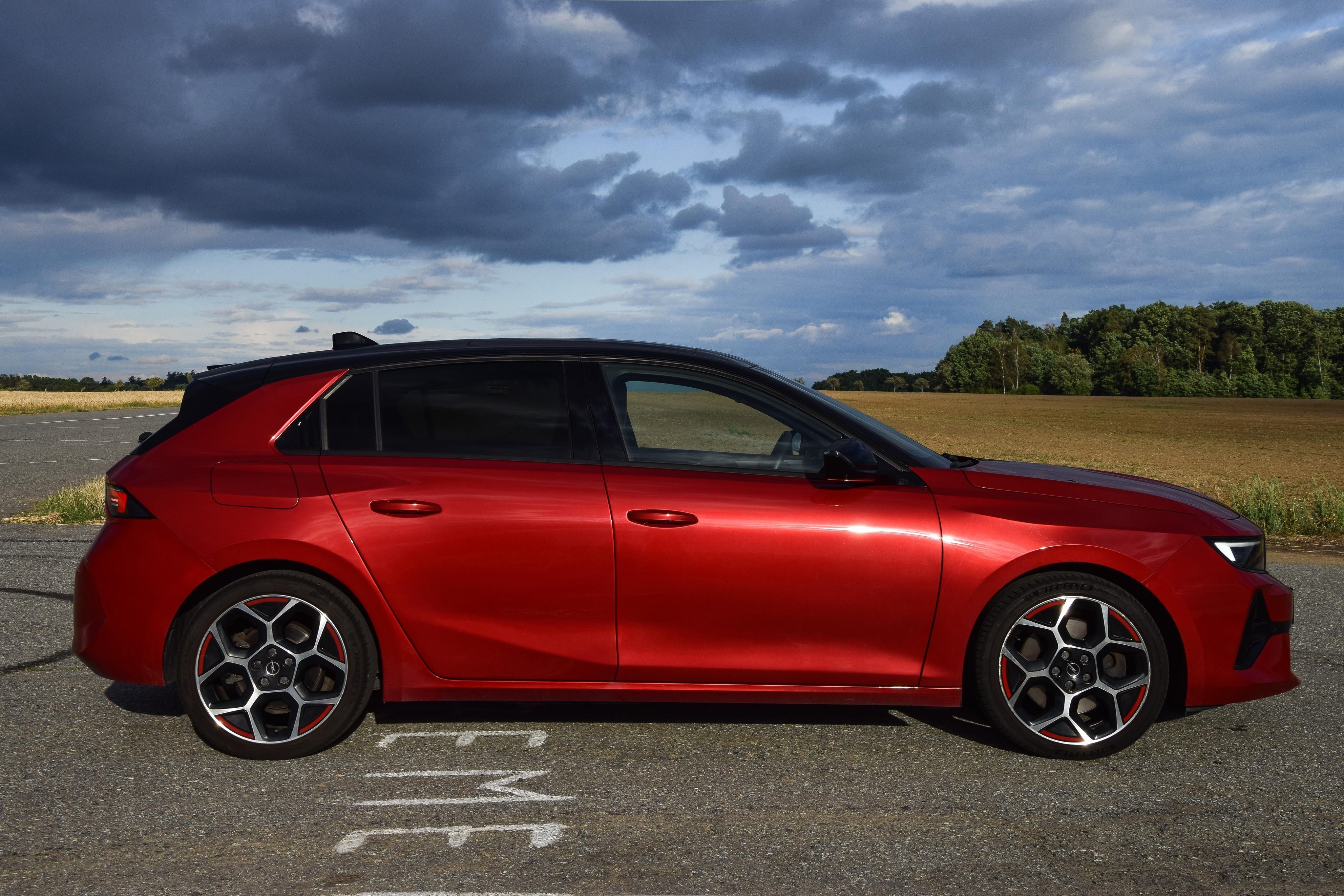 Opel Astra, Opel Astra 1.6 Plug-in Hybrid - fotka 6