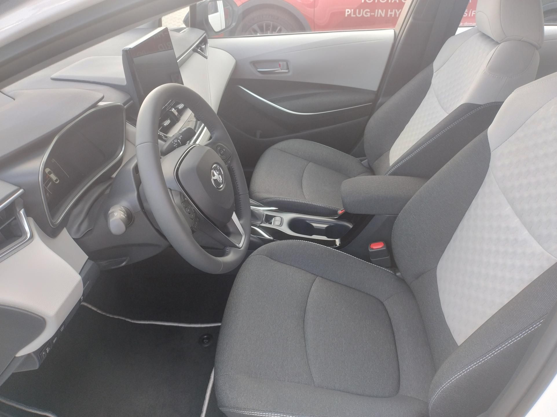 Toyota Corolla, SD 1.8 FHEV Comfort - fotka 6