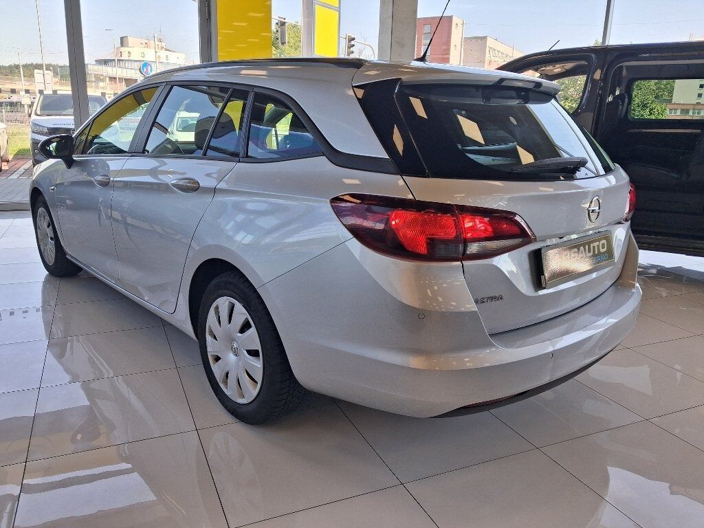 Opel Astra, 1.2T 81kW 2021 - fotka 6
