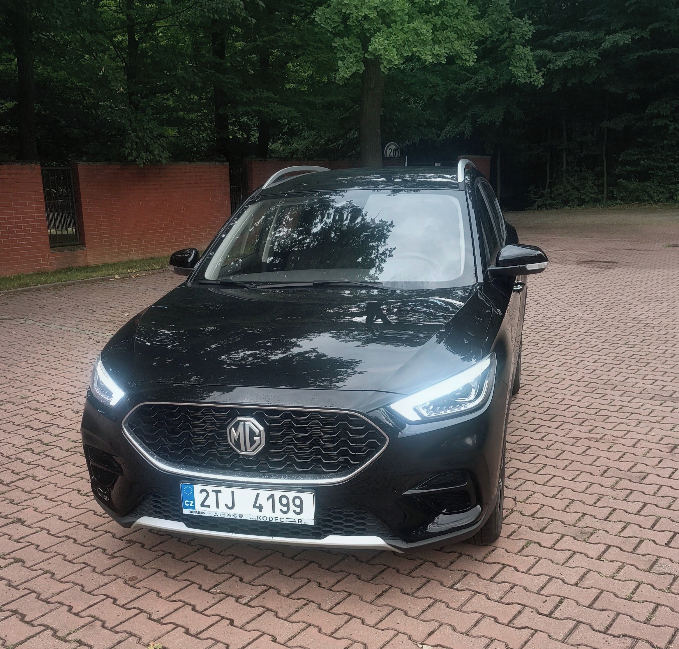 MG ZS, MG ZS 1.5 manuál 10200km!!