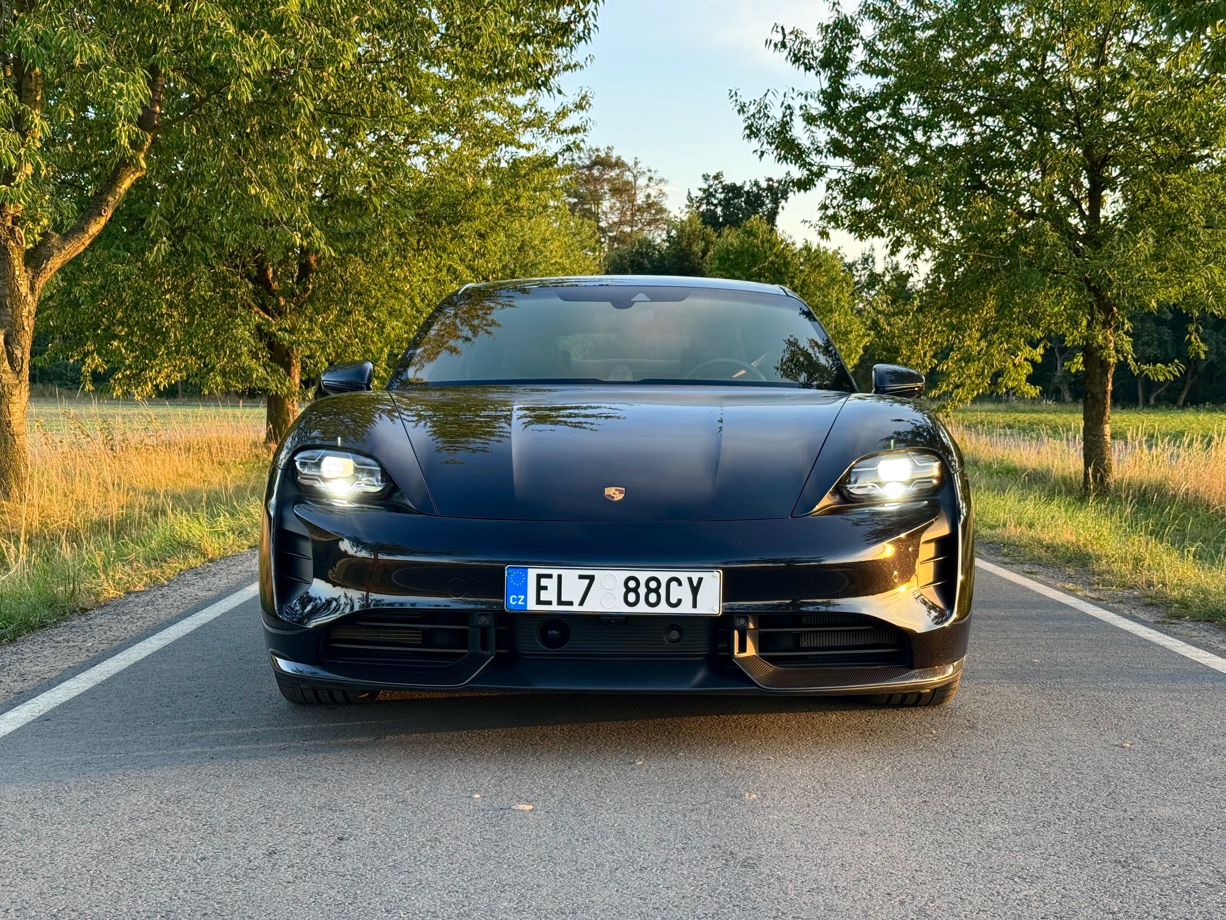 Porsche Taycan, Turbo S - fotka 2