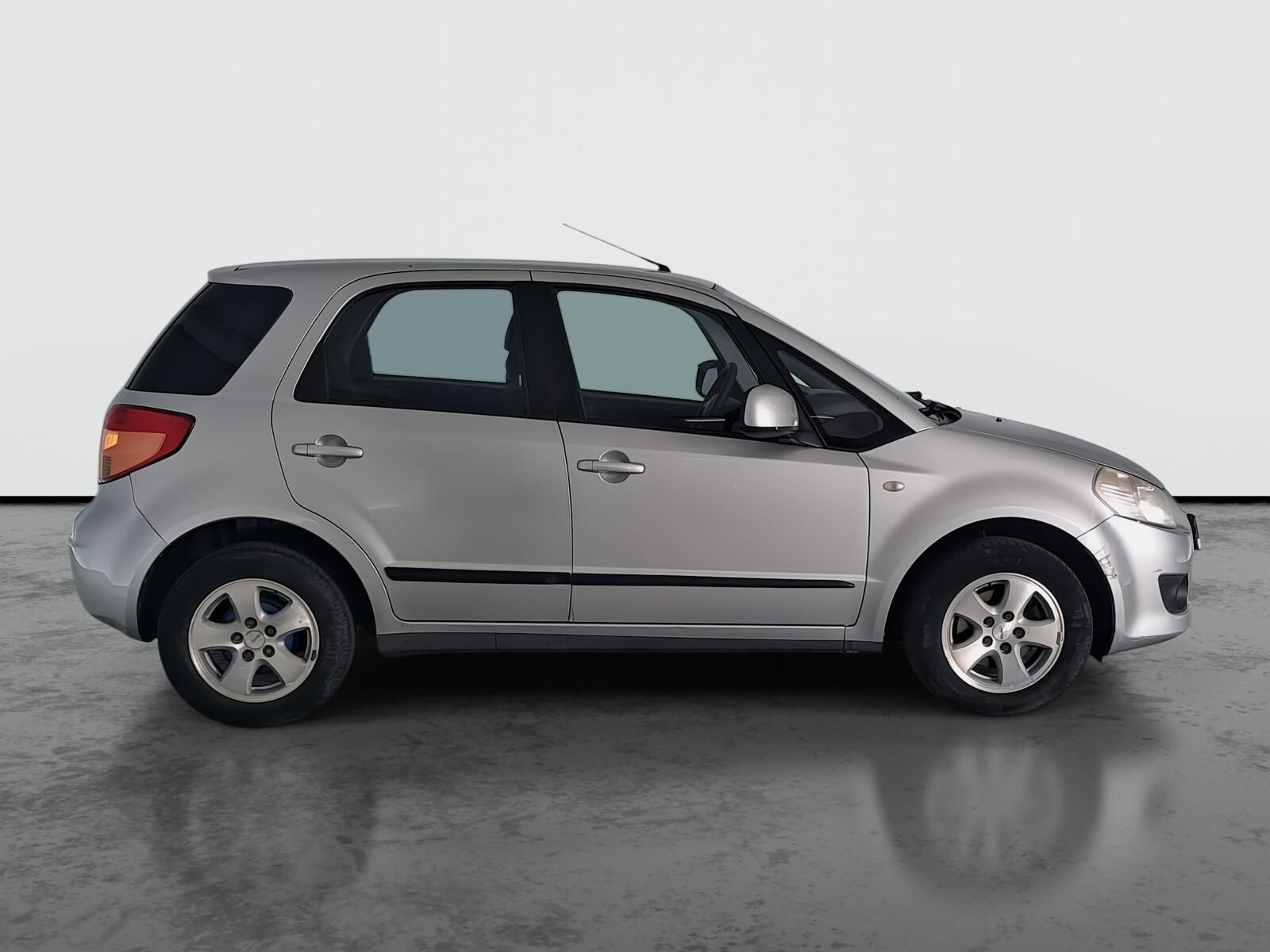 Suzuki SX4, 1.5 i, po STK, rezervace - fotka 6