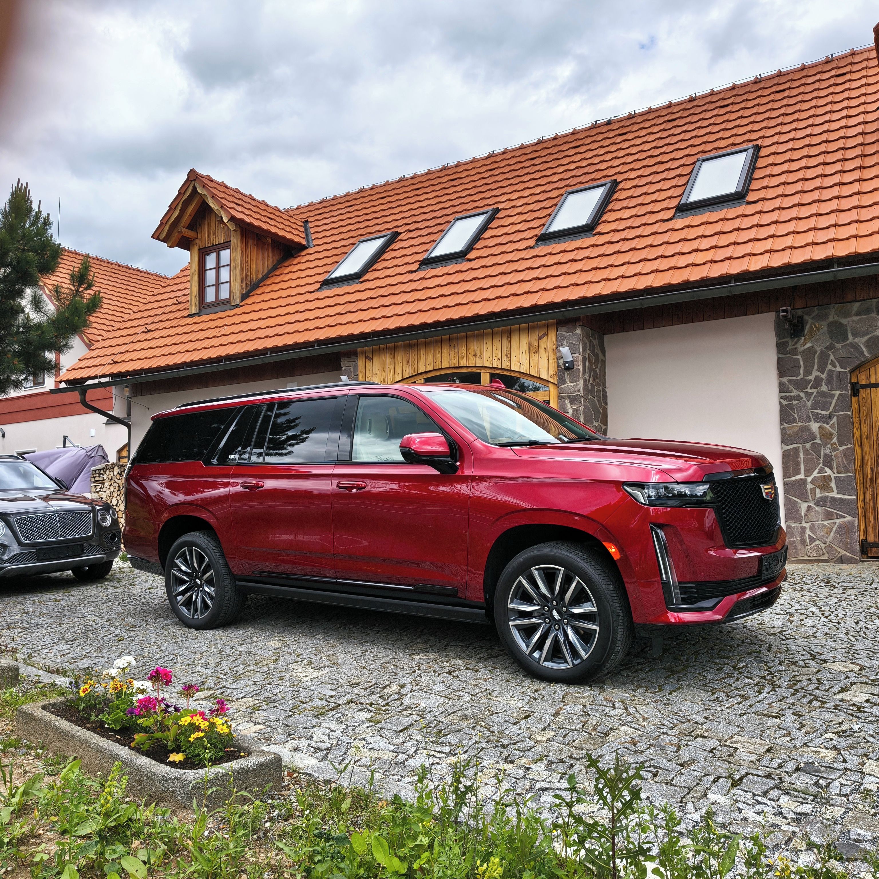 Cadillac Escalade, 6.2 V8 AWD ESV SPORT PLATINUM - fotka 4