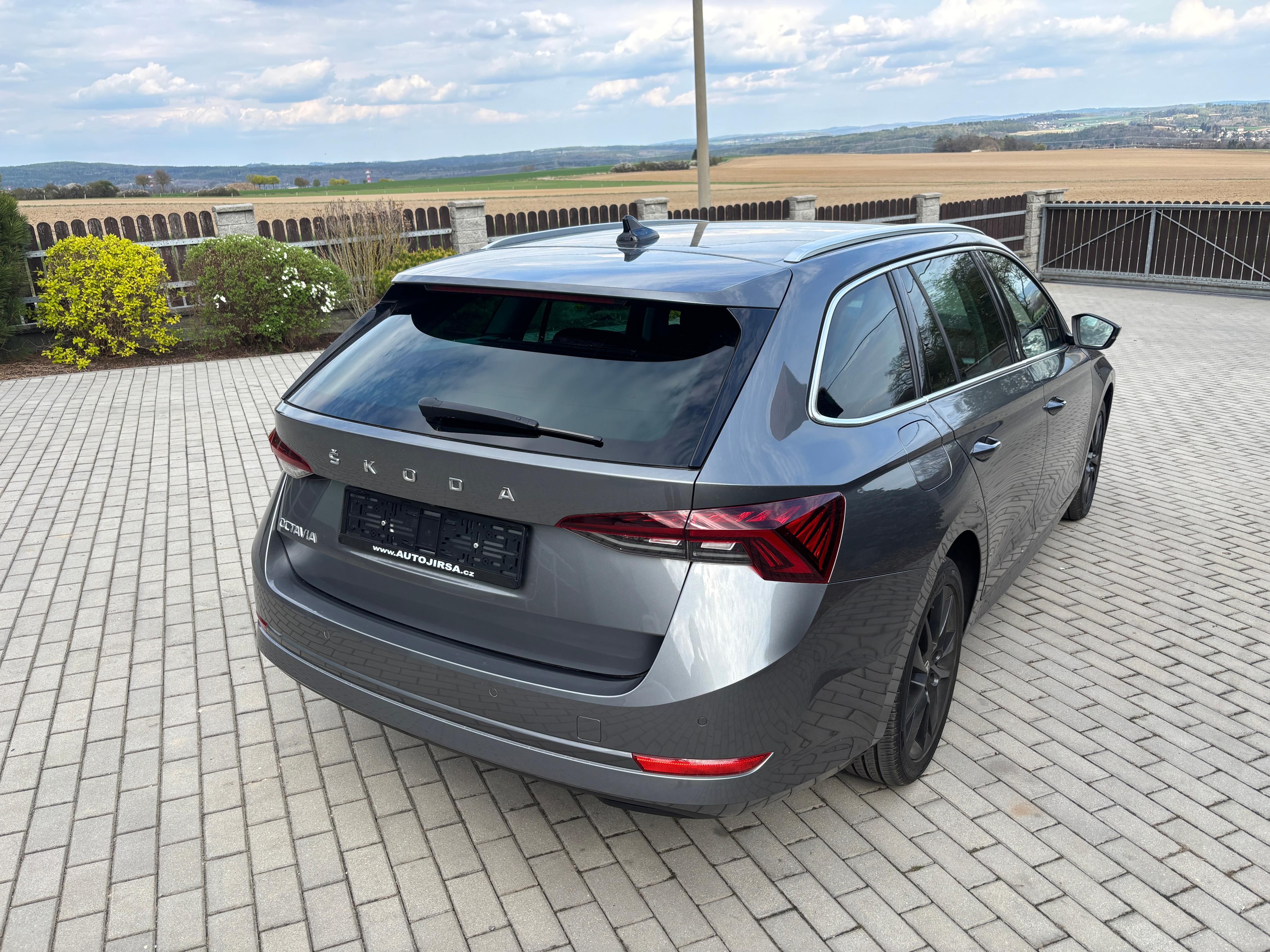 Škoda Octavia, 2,0TDI AMBITION PLUS DSG - fotka 4