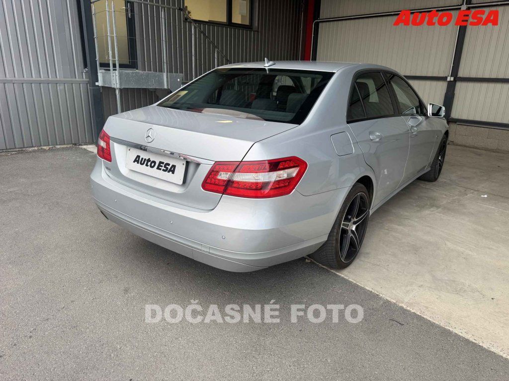 Mercedes-Benz Třídy E, 1.8 - fotka 2