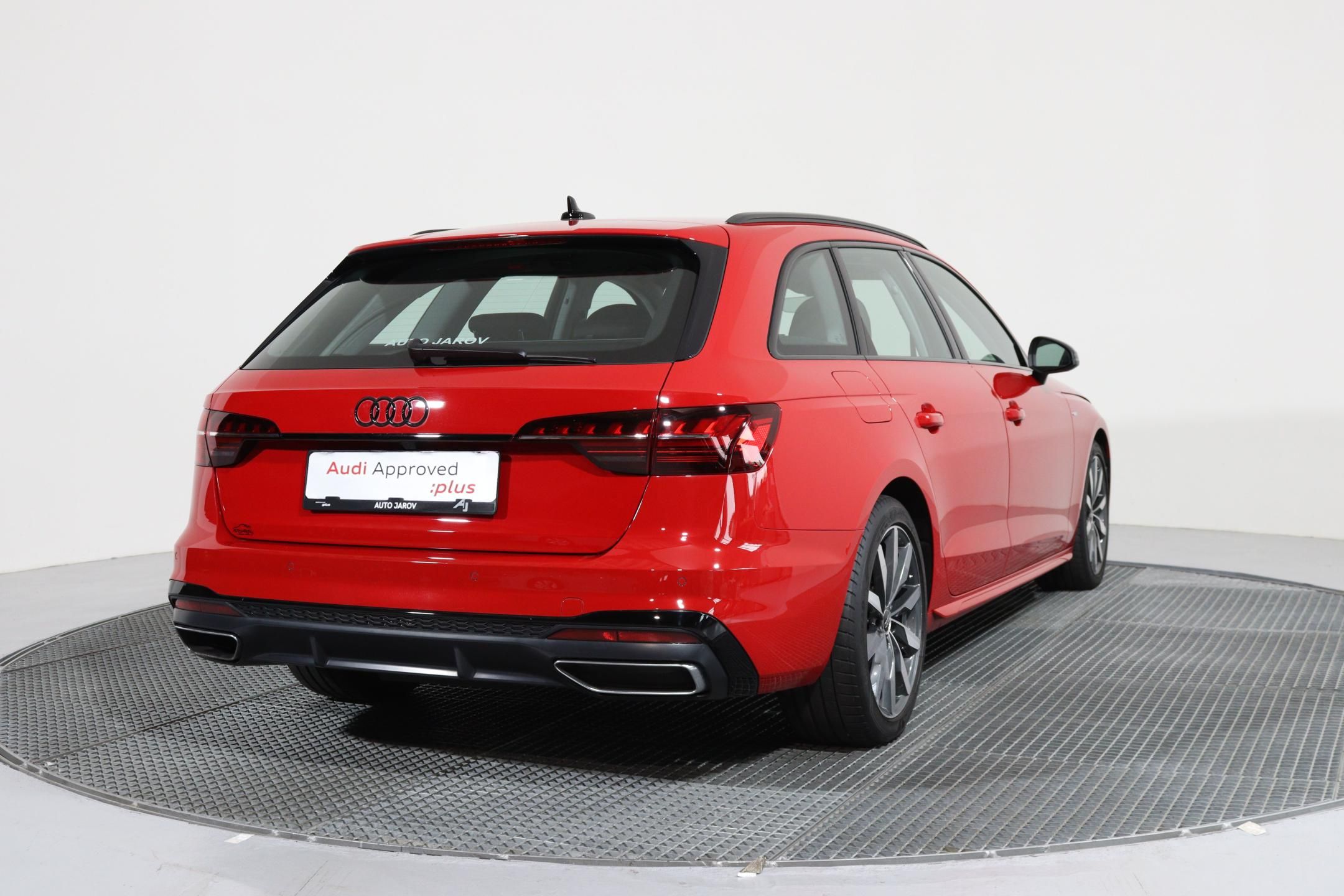 Audi A4 Avant, Sline 35 TDI Stronic - fotka 5
