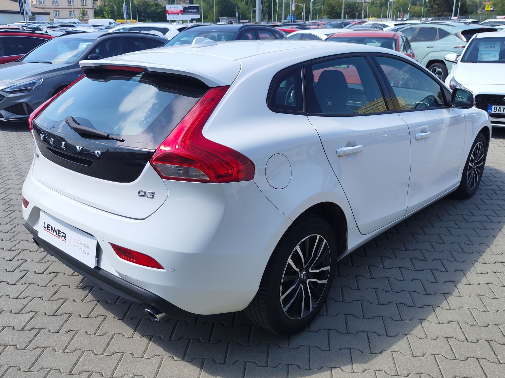 Volvo V40, 2.0 TDI/110kW - fotka 5