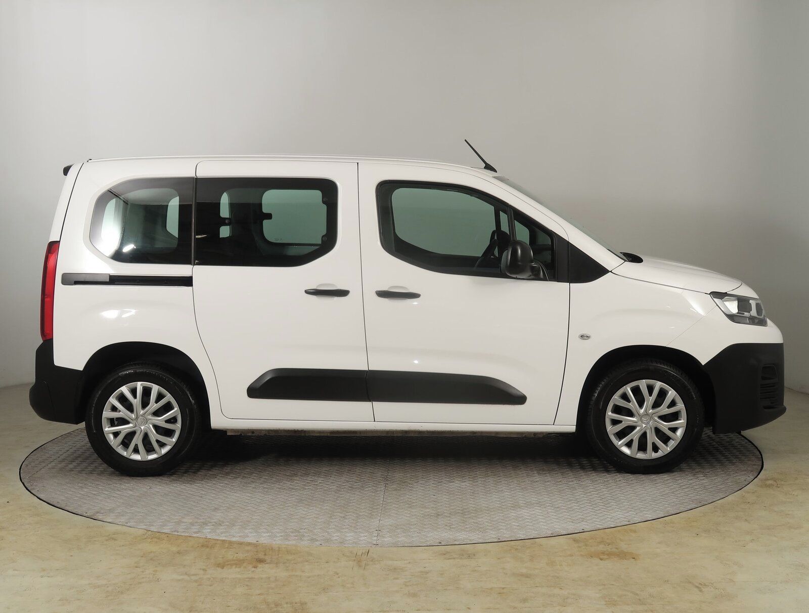 Citroën Berlingo, 1.2 PureTech, Live Pack, 5Míst - fotka 6