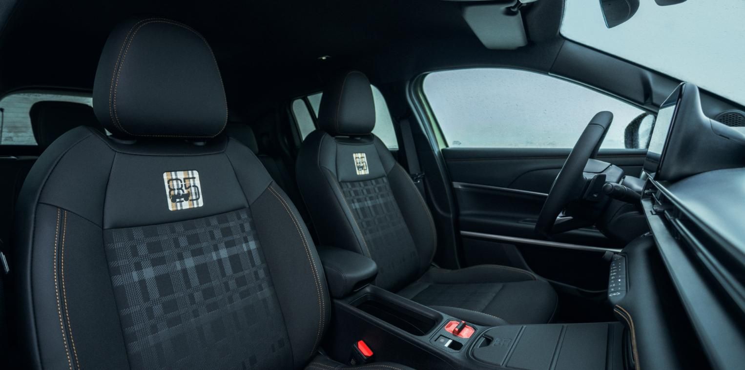Jeep Avenger, 85th Anniversary e-Hybrid - fotka 5