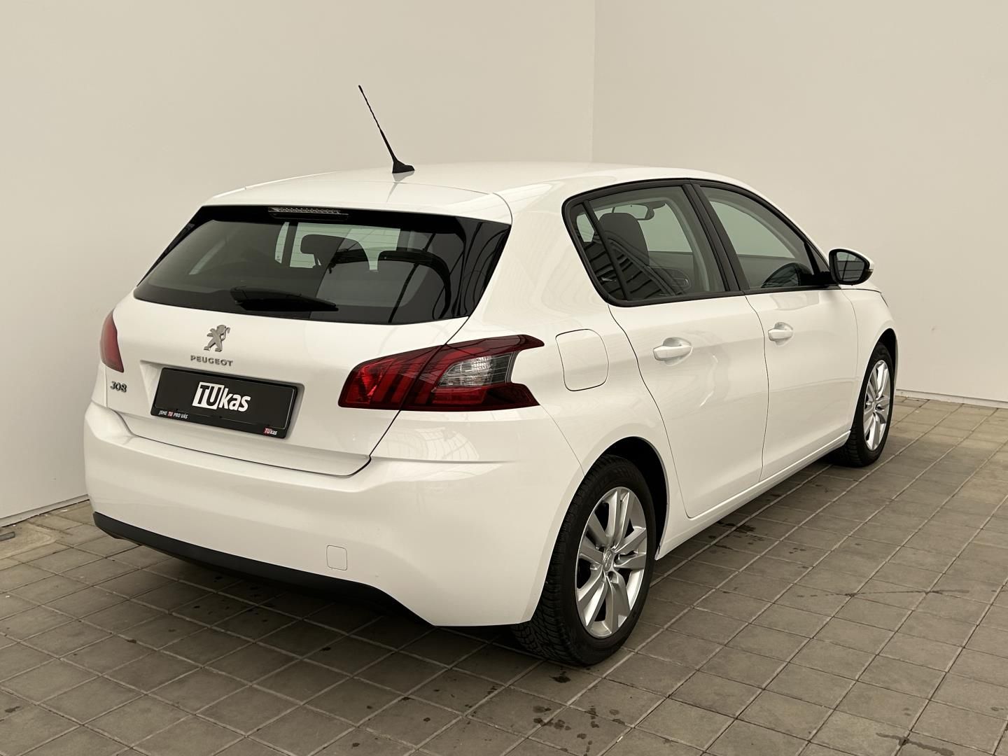 Peugeot 308, 1.2i 81kW . - fotka 5