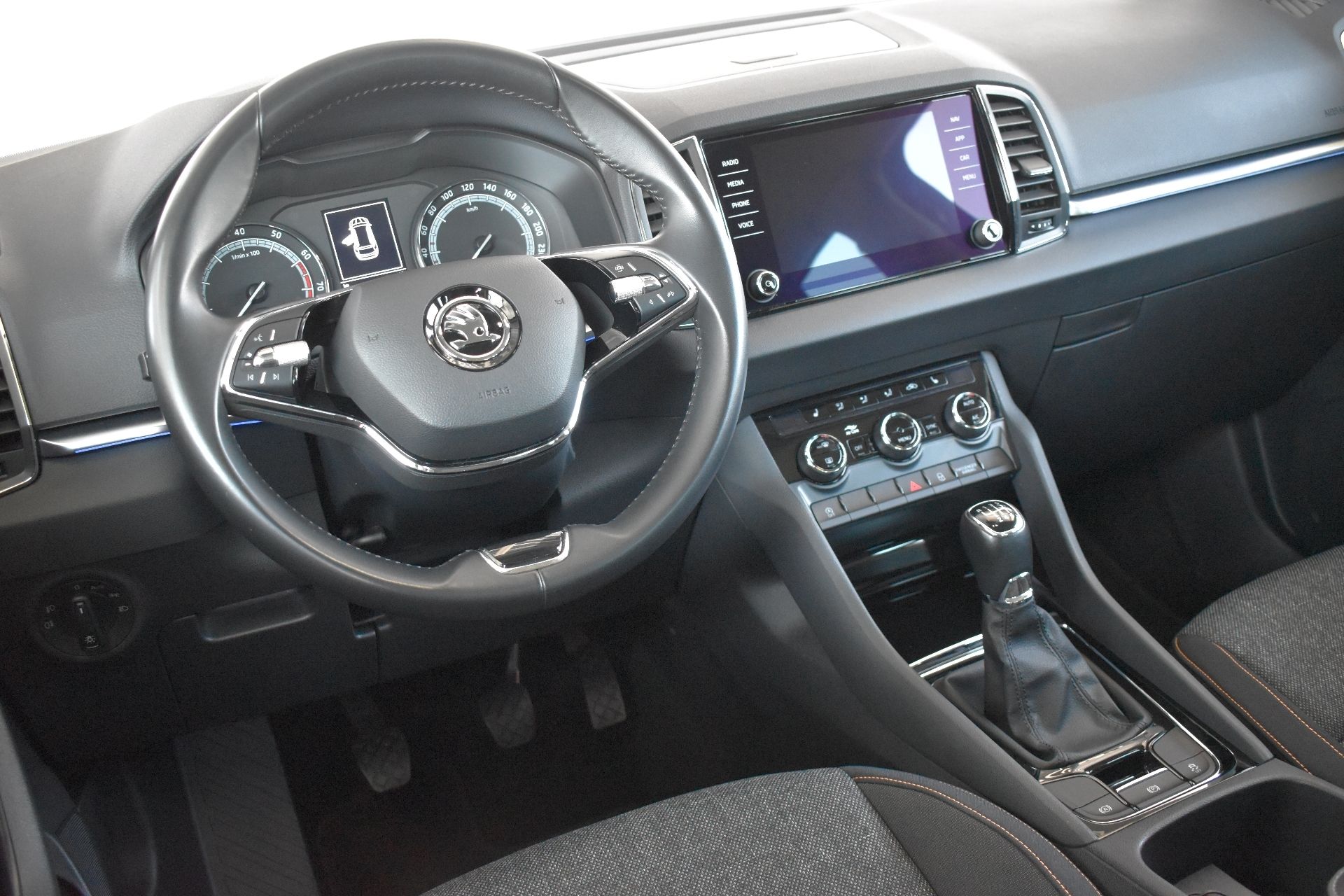 Škoda Karoq, 1.5TSI 110kW, 5let záruka - fotka 5