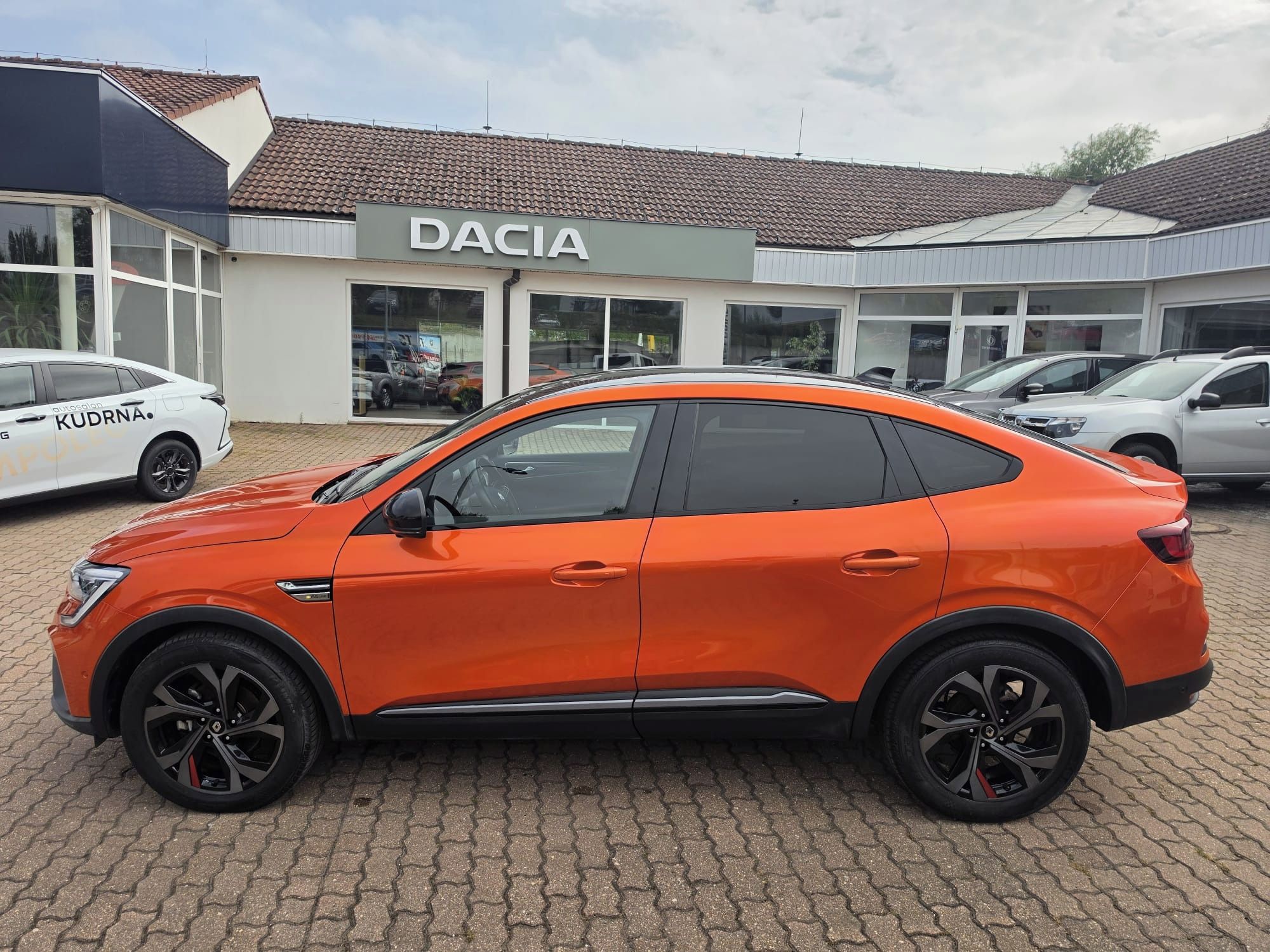 Renault Arkana, 1.6 E-Tech R.S. Line vč TZ - fotka 4